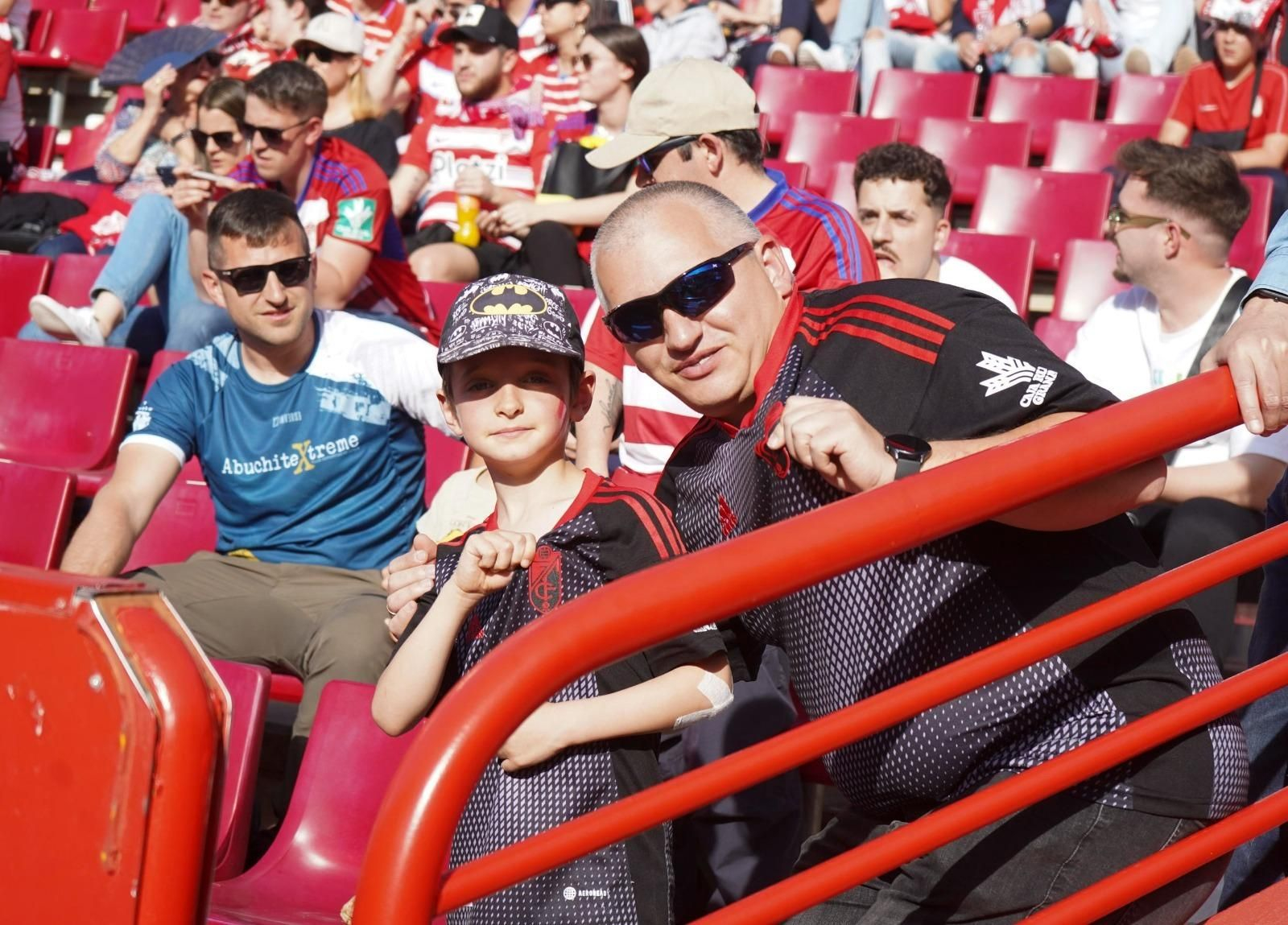 Encuéntrate en la grada en el Granada CF - Real Oviedo