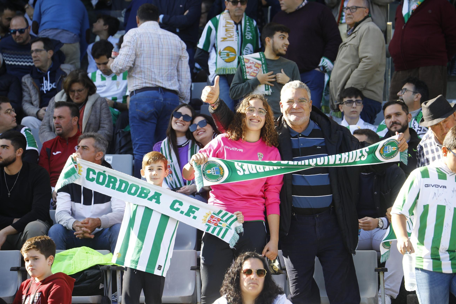 Las mejores fotos del ambiente en el Córdoba CF - Almería en El Arcángel