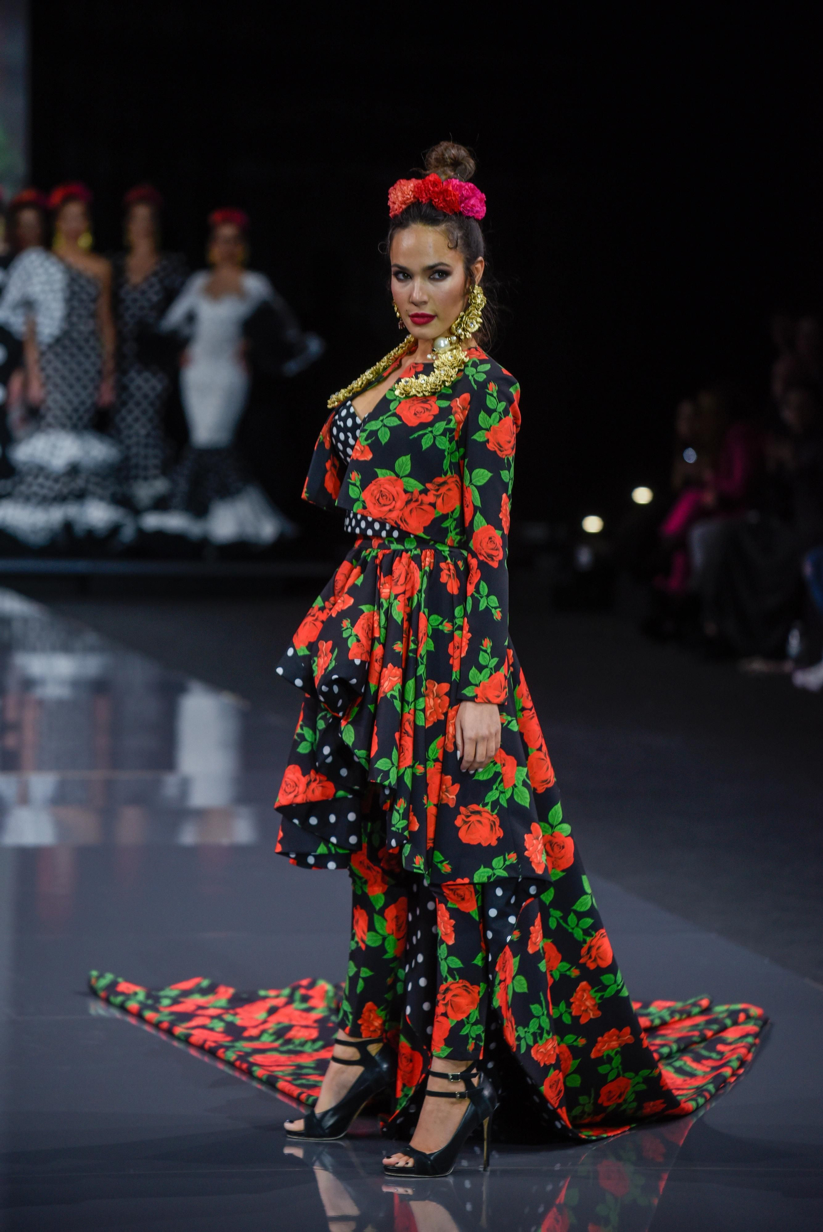 El desfile de Rosa Pedroche en SIMOF 2023, todas las fotos