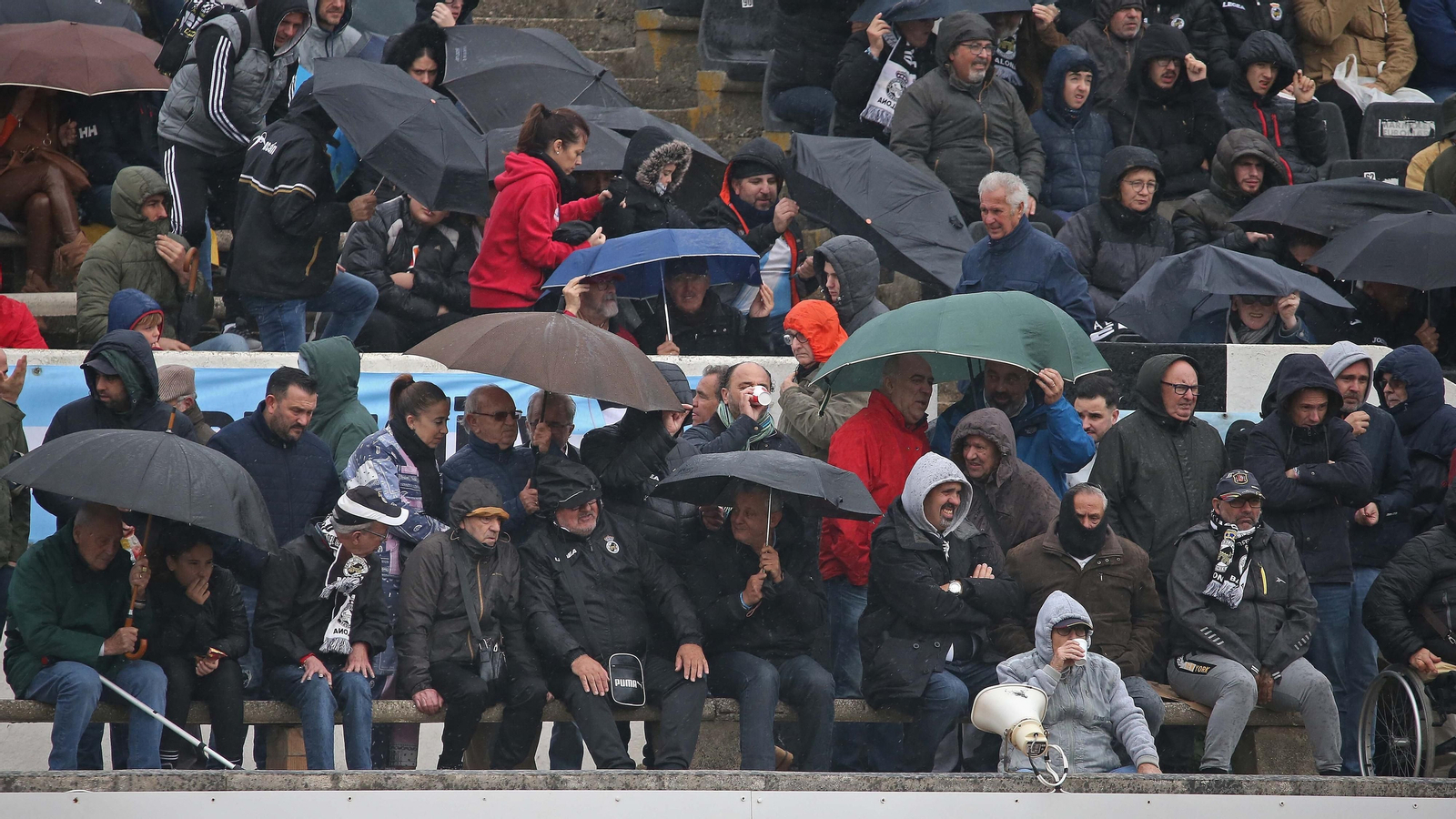 Fotos de la afición en el estadio municipal de La Línea
