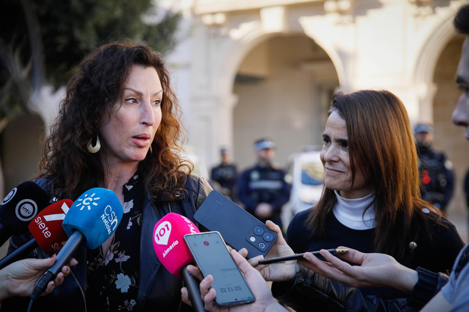 Presentación vehículos y motos policía local en imágenes
