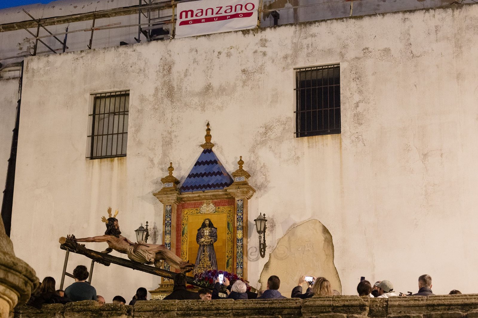 Las imágenes de los traslados de las cofradías de Santa Cruz