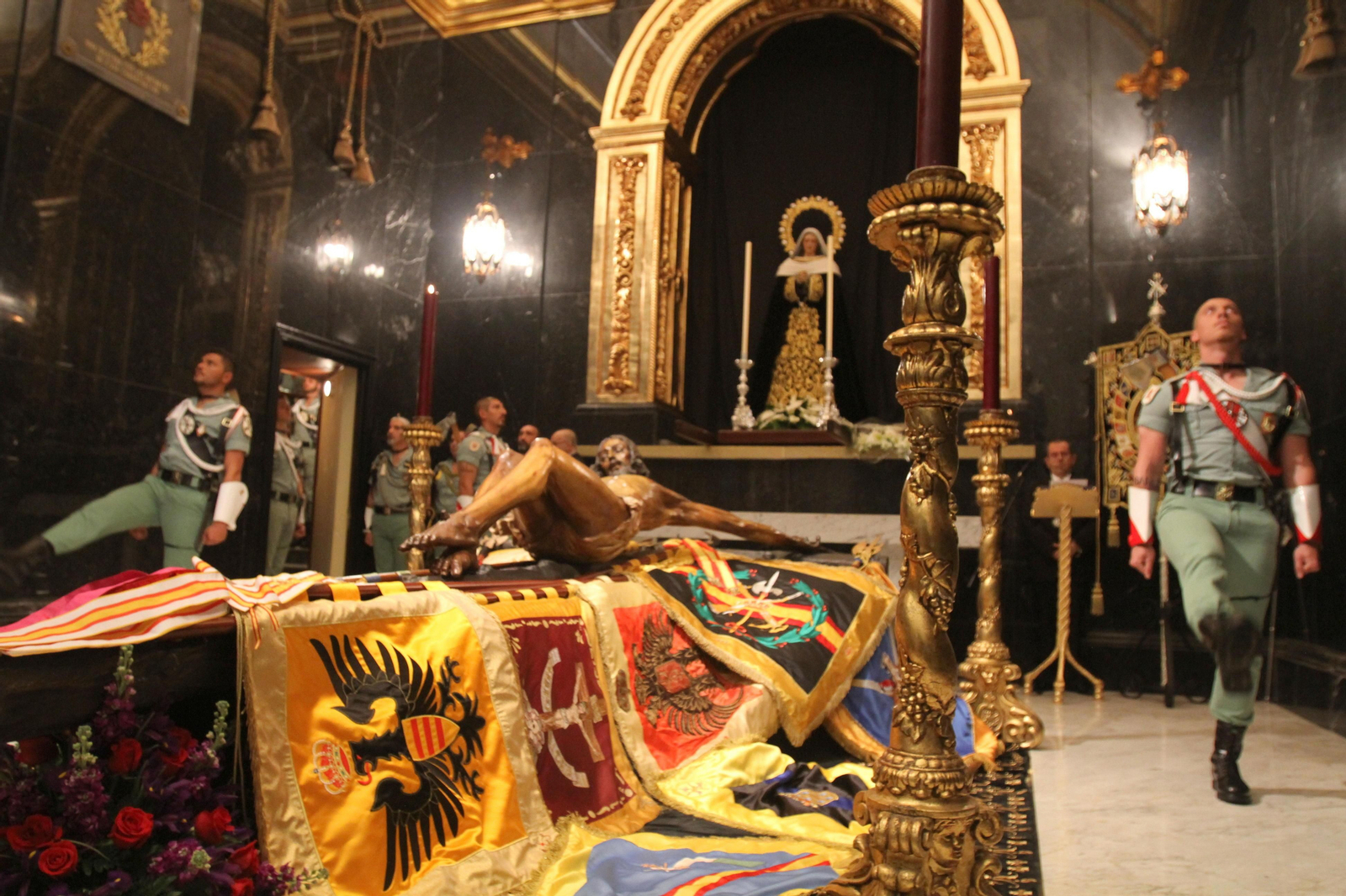 Caballeros legionarios en una de las guardias al Cristo de la Buena Muerte Caballeros legionarios en una de las guardias al Cristo de la Buena Muerte