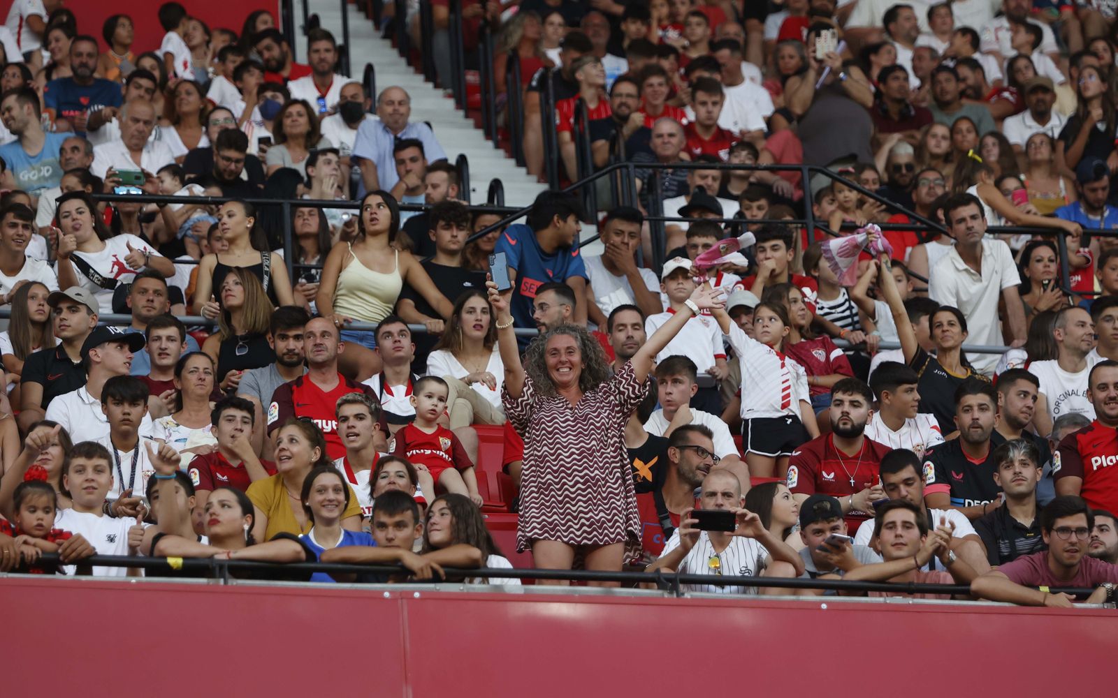 Las imágenes de la presentación de Isco en el Sánchez Pizjuán