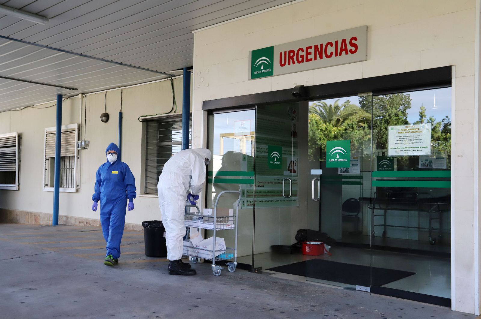 Imágenes de la realización de test de coronavirus en urgencias