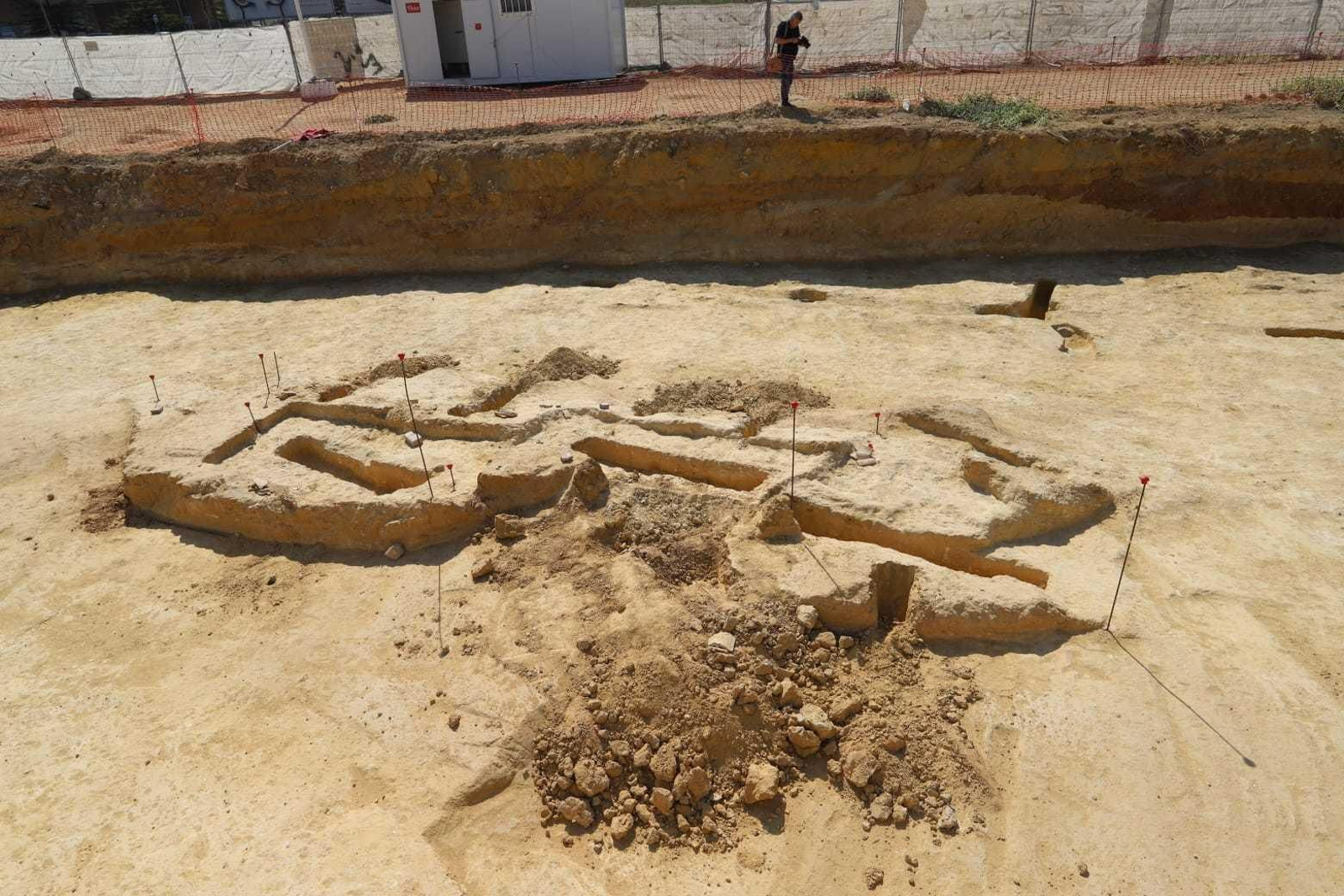 Las tumbas al descubierto de la parcela de La Florida.