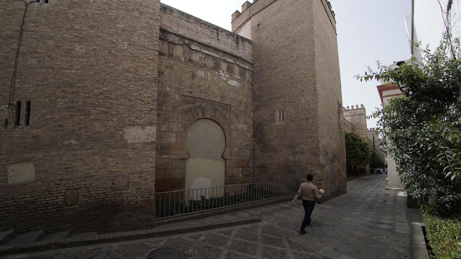 La puerta al Dar-al-imara cegada en la calle Joaquín Romero Murube.