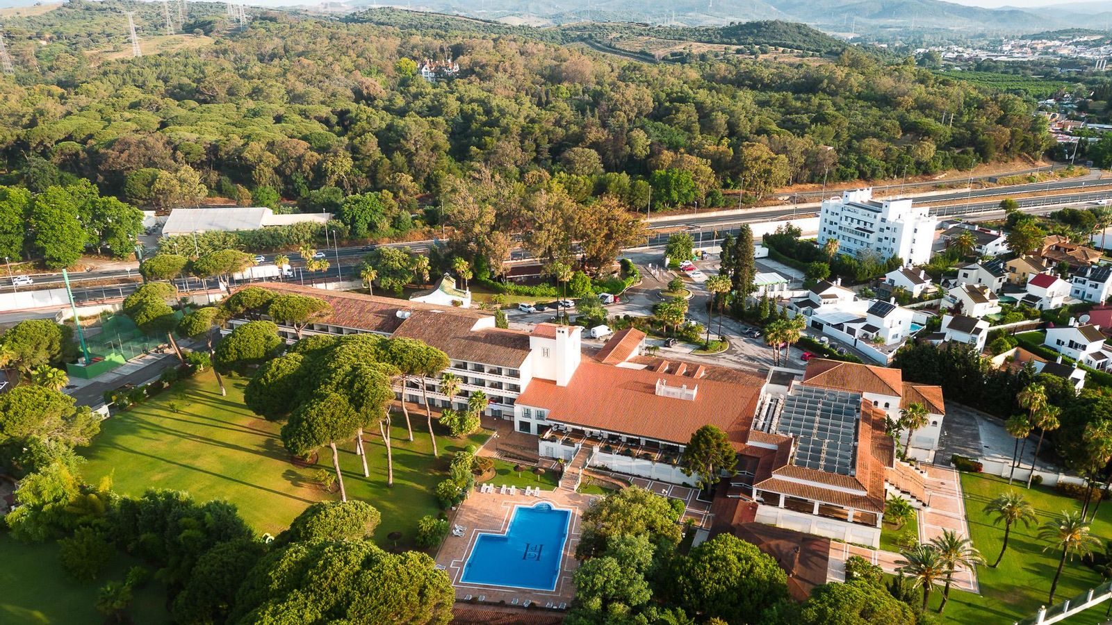 Vista aérea del hotel AZZ Guadacorte Campo de Gibraltar