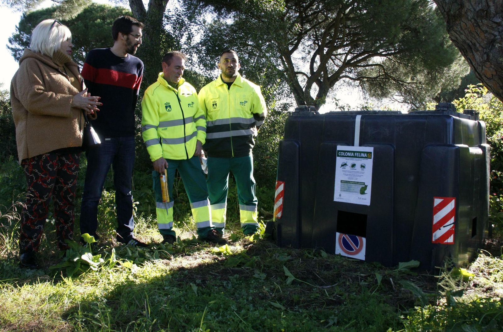 De Izda. a Dcha: María del Carmen Heredia, Bueno y trabajadores de Medio Ambiente el día de la presentación.