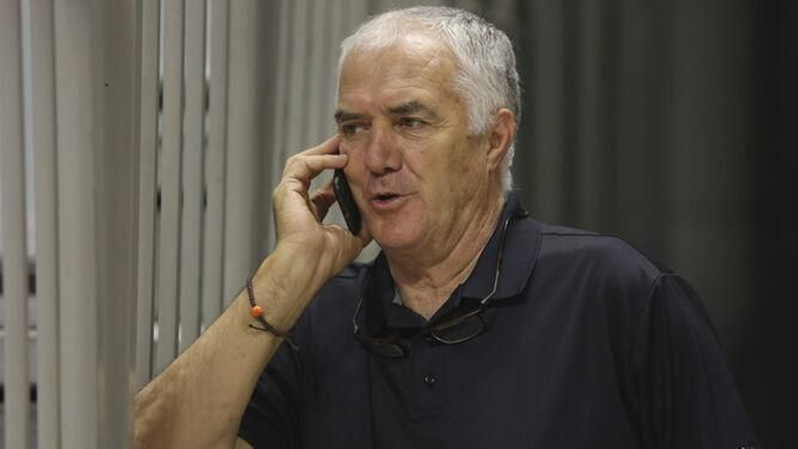 Manolo Rubia hace una llamada en el Carpena.