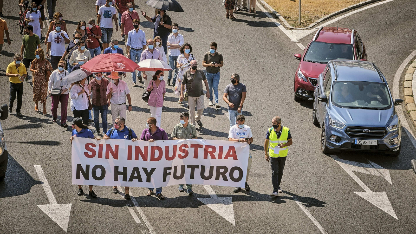 Manifestación de trabajadores de Airbus y sus familiares en defensas de sus empleos.