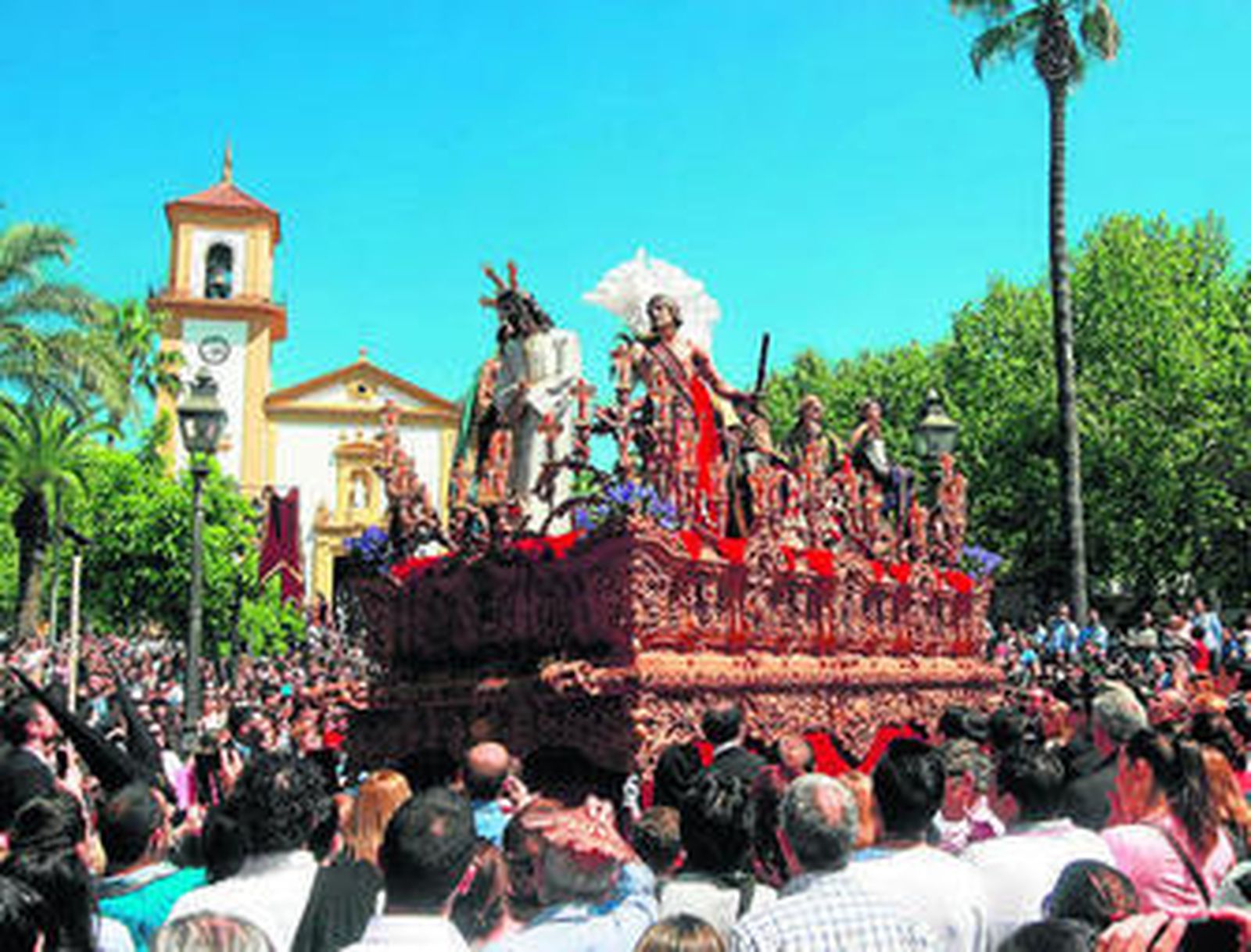 El primer paso, con Jesús y Herodes, en la plaza Cristo del Amor.