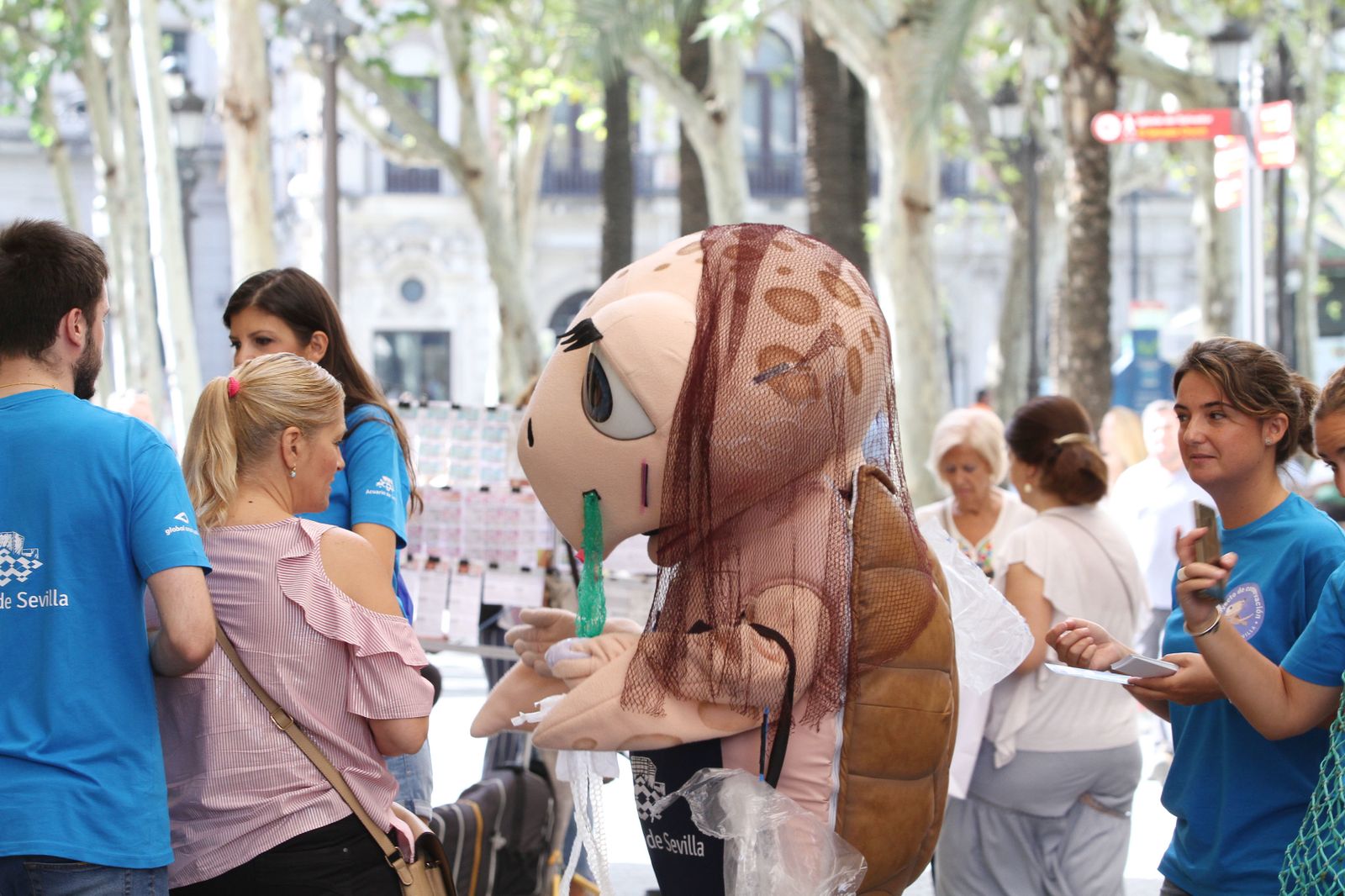 La tortuga Chelo del Acuario de Sevilla da comienzo a una acción de concienciación para difundir la cultura oceánica