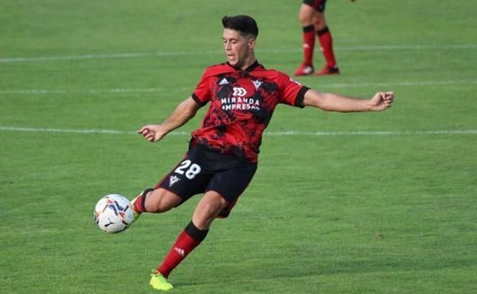 Víctor Meseguer, en un partido con el Mirandés