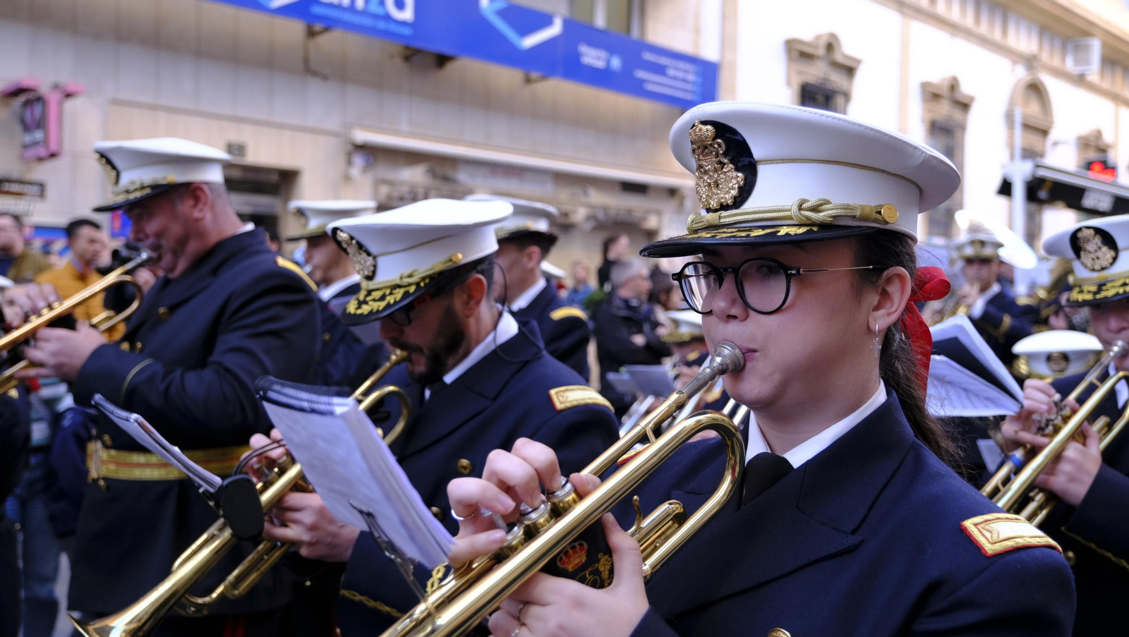 Coronación desaría al viento en su estación de Penitencia