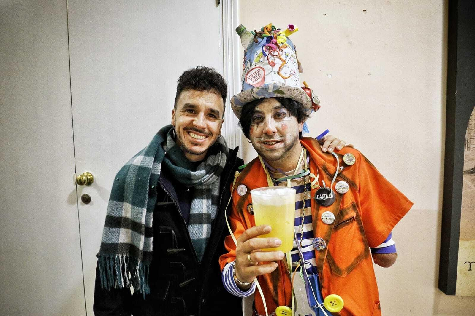 El Melli y Jose Molina en los camerinos antes de la actuación de la chirigota.