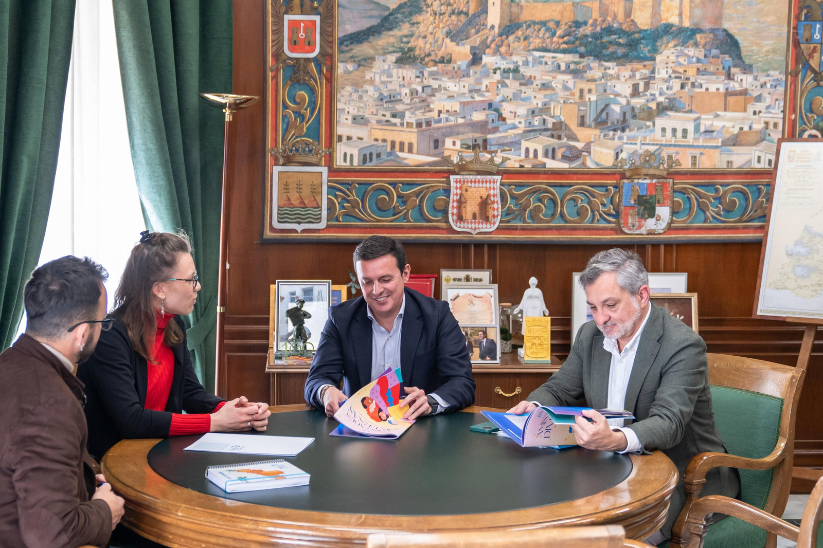 El presidente recibe la visita intitucional de la directora de 'A Toda Vela'.