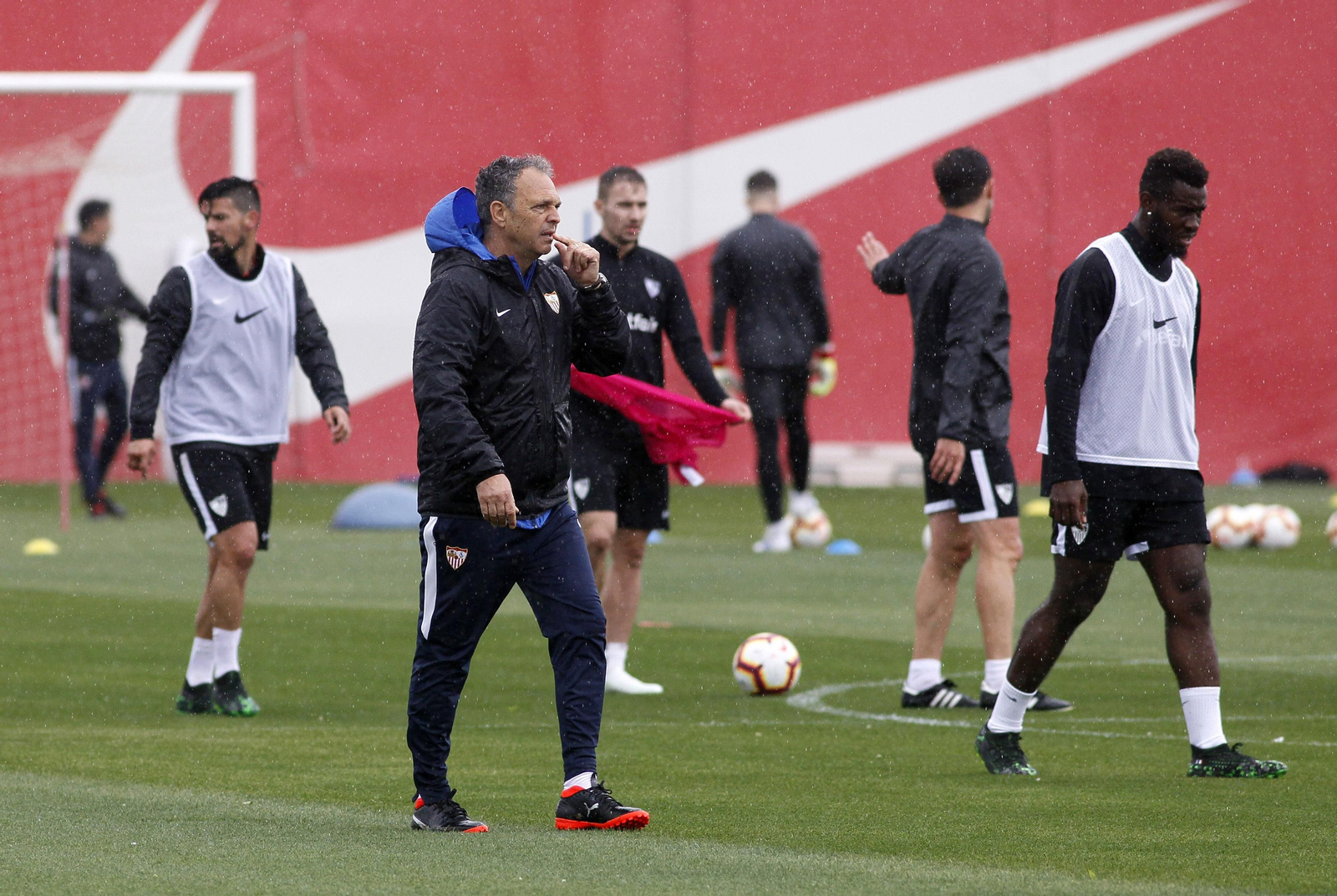 Primer entrenamiento del Sevilla FC tras anunciar Caparrós que tiene leucemia