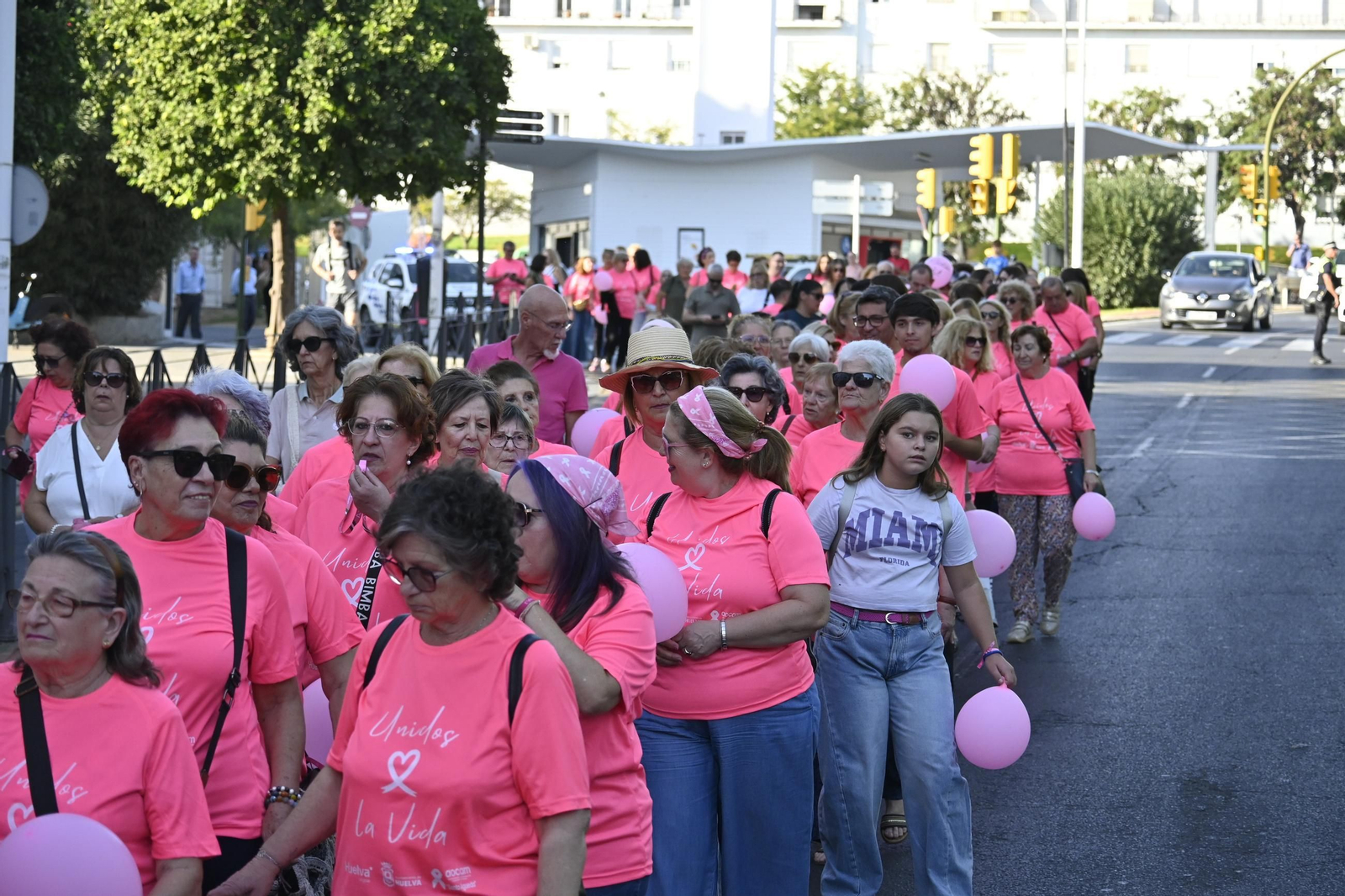 Cadena humana del día internacional del cáncer de mama