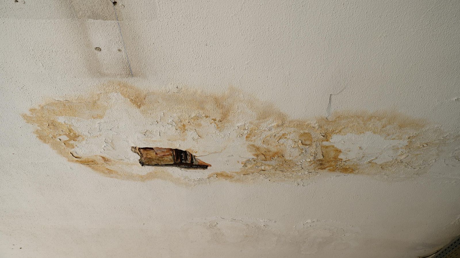 Así es la dejadez en el Centro Cívico de la reconquista.