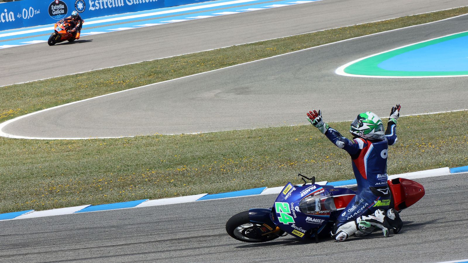Imágenes de las caídas en las carreras del GP España en Jerez