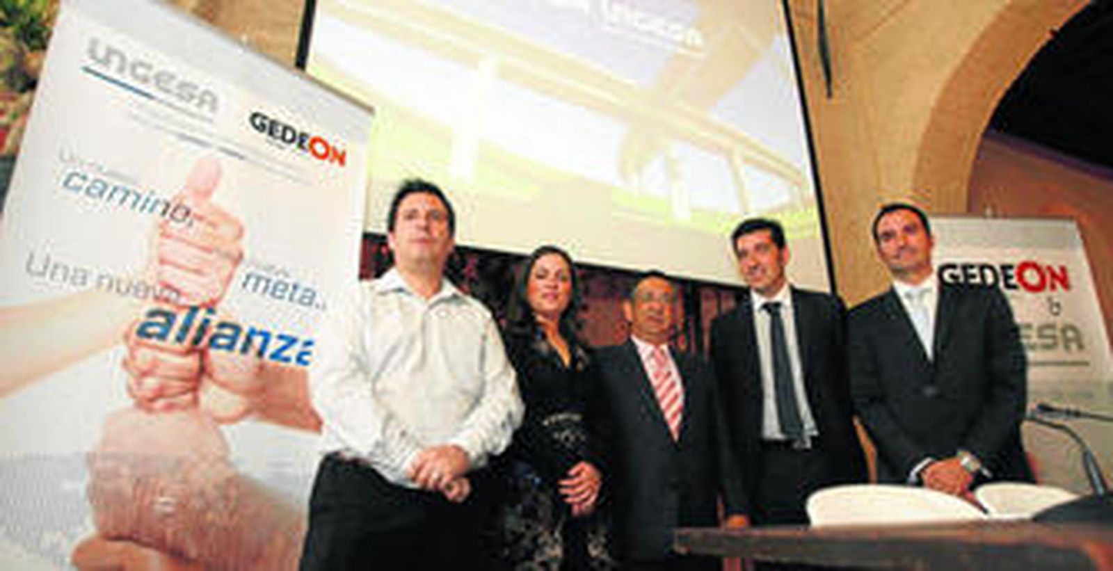 Los responsables de Ingesa y Gedeon, ayer, en la Fundación Bodegas Campos.