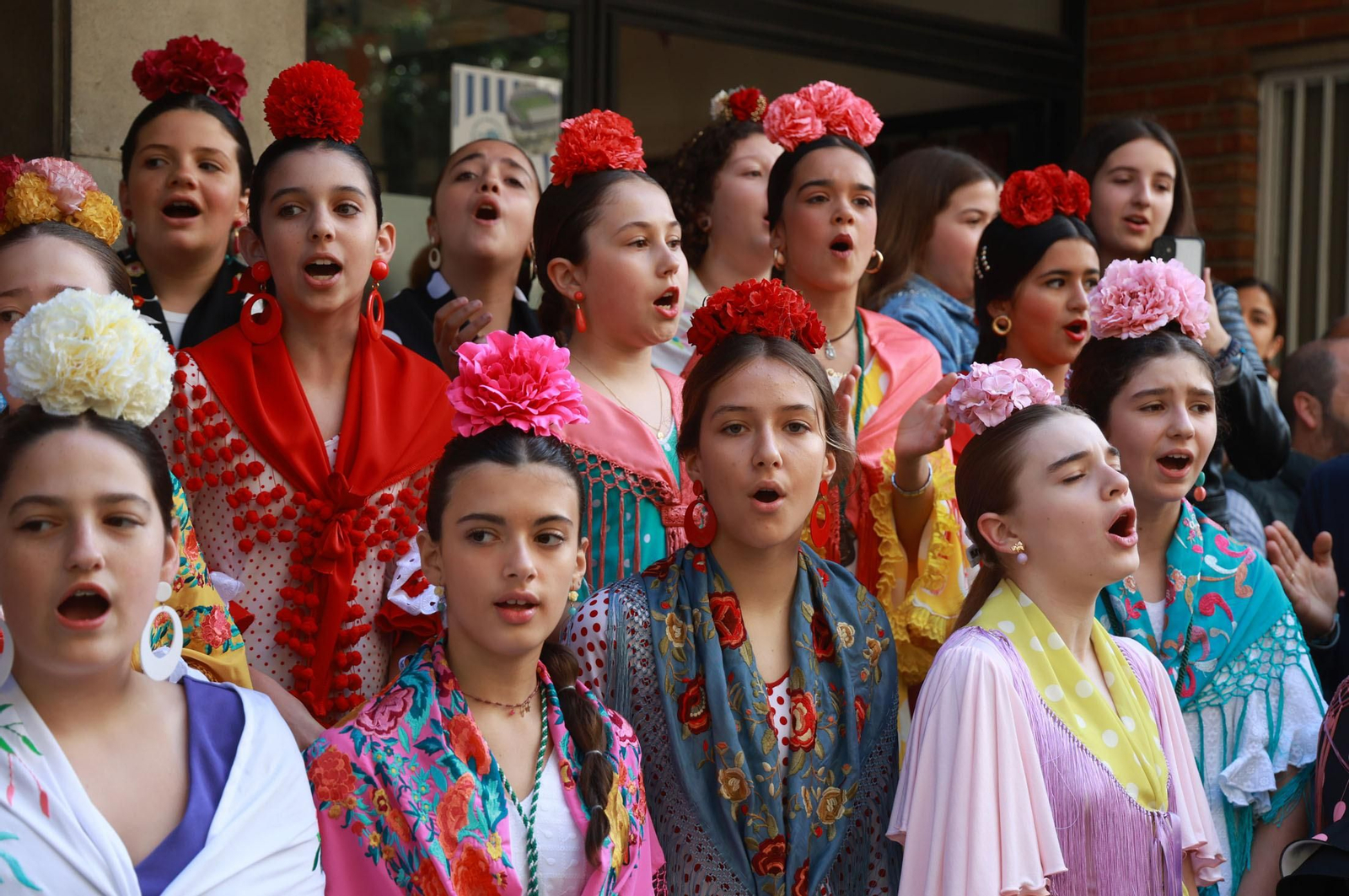 Las mejores imágenes de los peregrinos en la salida de Emigrantes