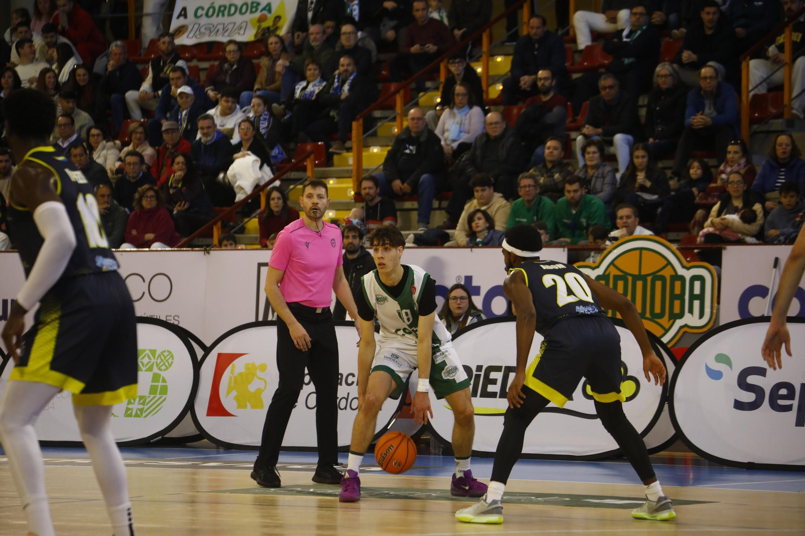 Las mejores fotos del ambiente en Vista Alegre para el Coto Córdoba - UDEA Algeciras