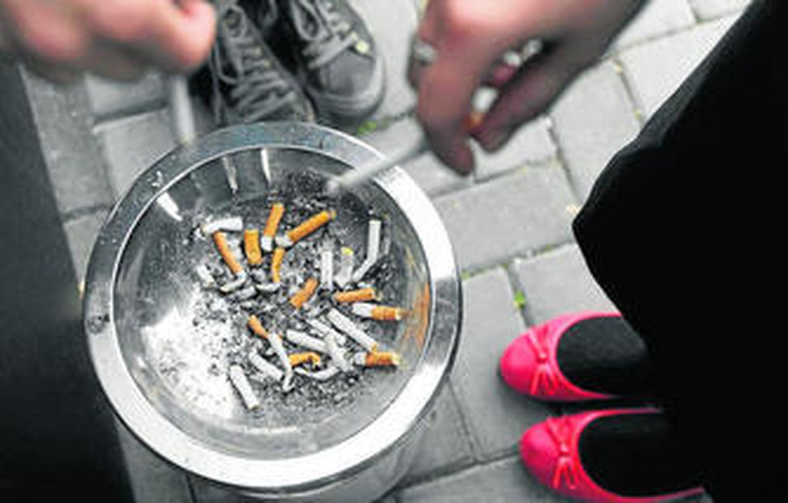 La inmensa mayoría de los fumadores quieren dejarlo, pero la mayoría abandona en el intento.