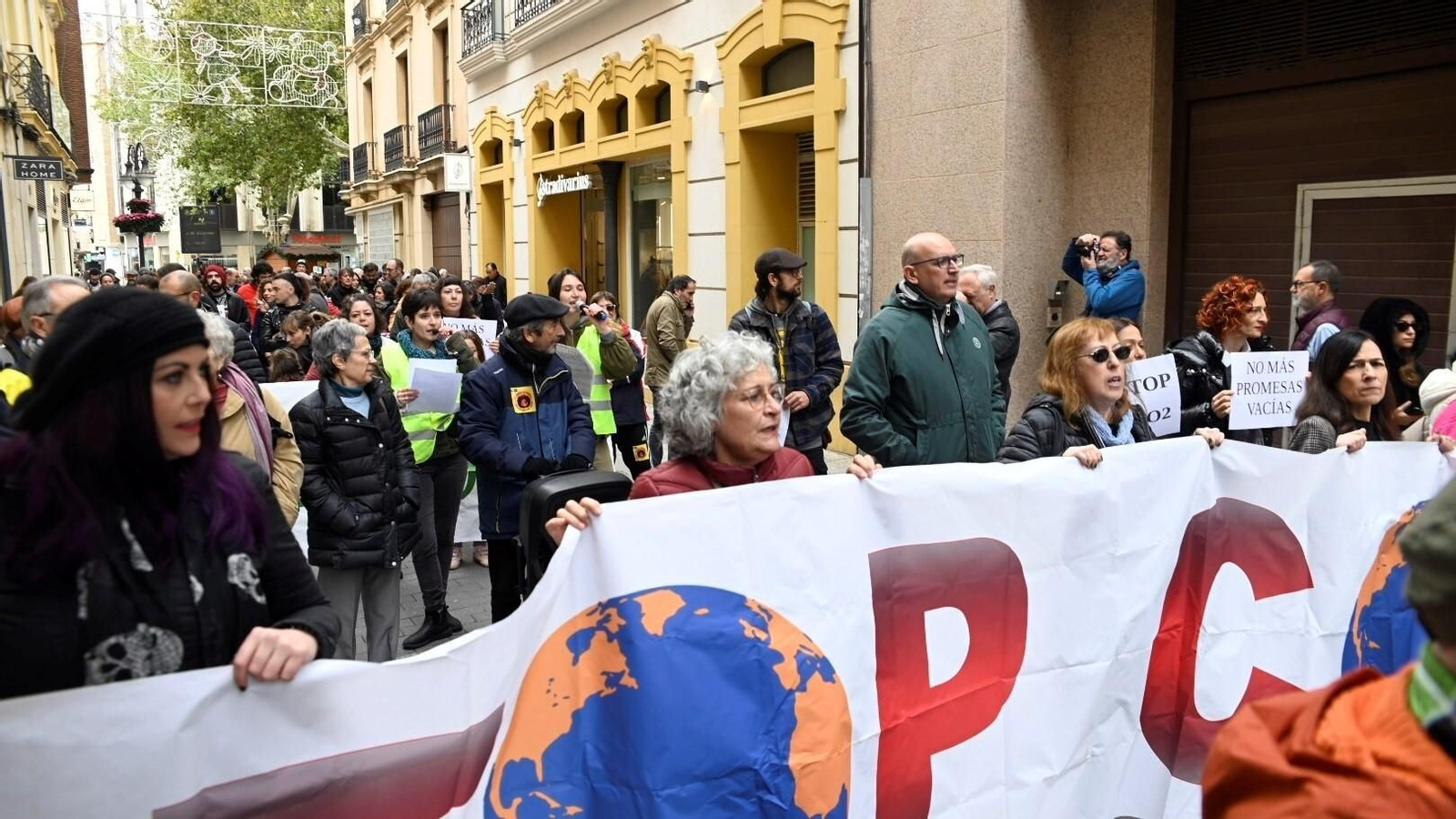 La manifestación en Córdoba contra la Cumbre del Clima, en imágenes La manifestación en Córdoba contra la Cumbre del Clima, en imágenes