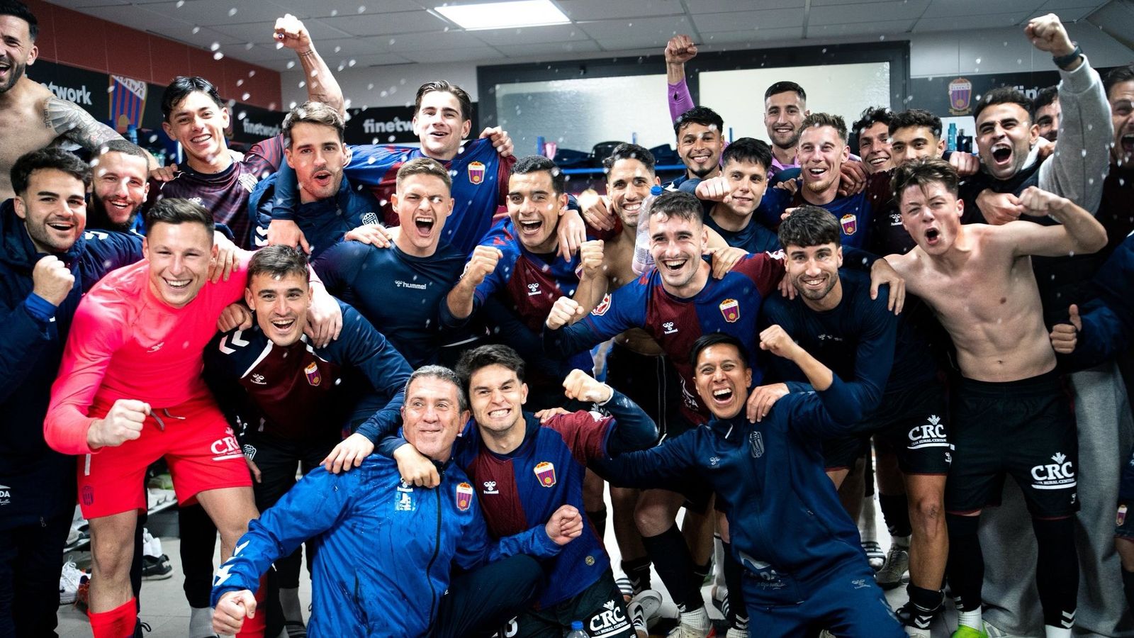 El Eldense festeja su último triunfo liguero.