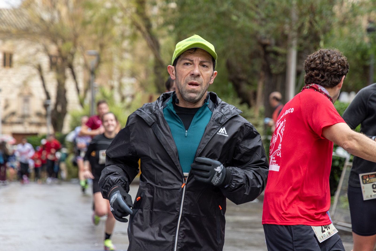 En imágenes: la lluvia no frena a más de un millar de corredores en la V Carrera Popular del IES San Juan Bosco (2)