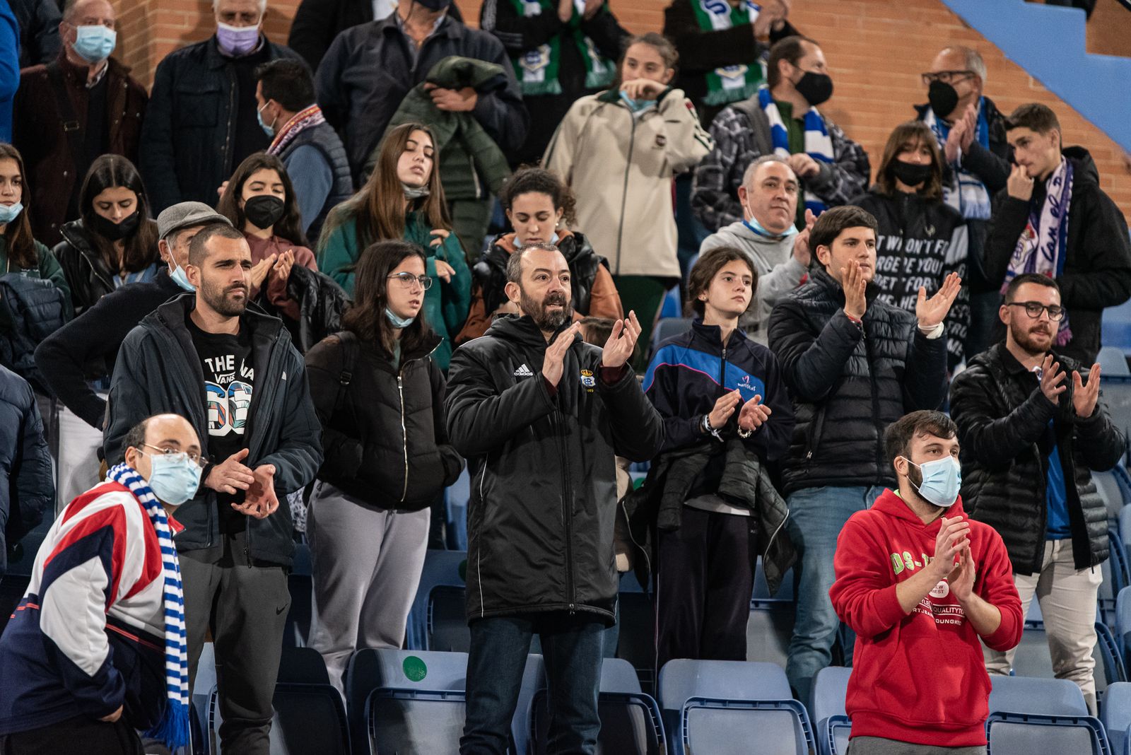 Imágenes del ambiente en las gradas del Recre - Conil