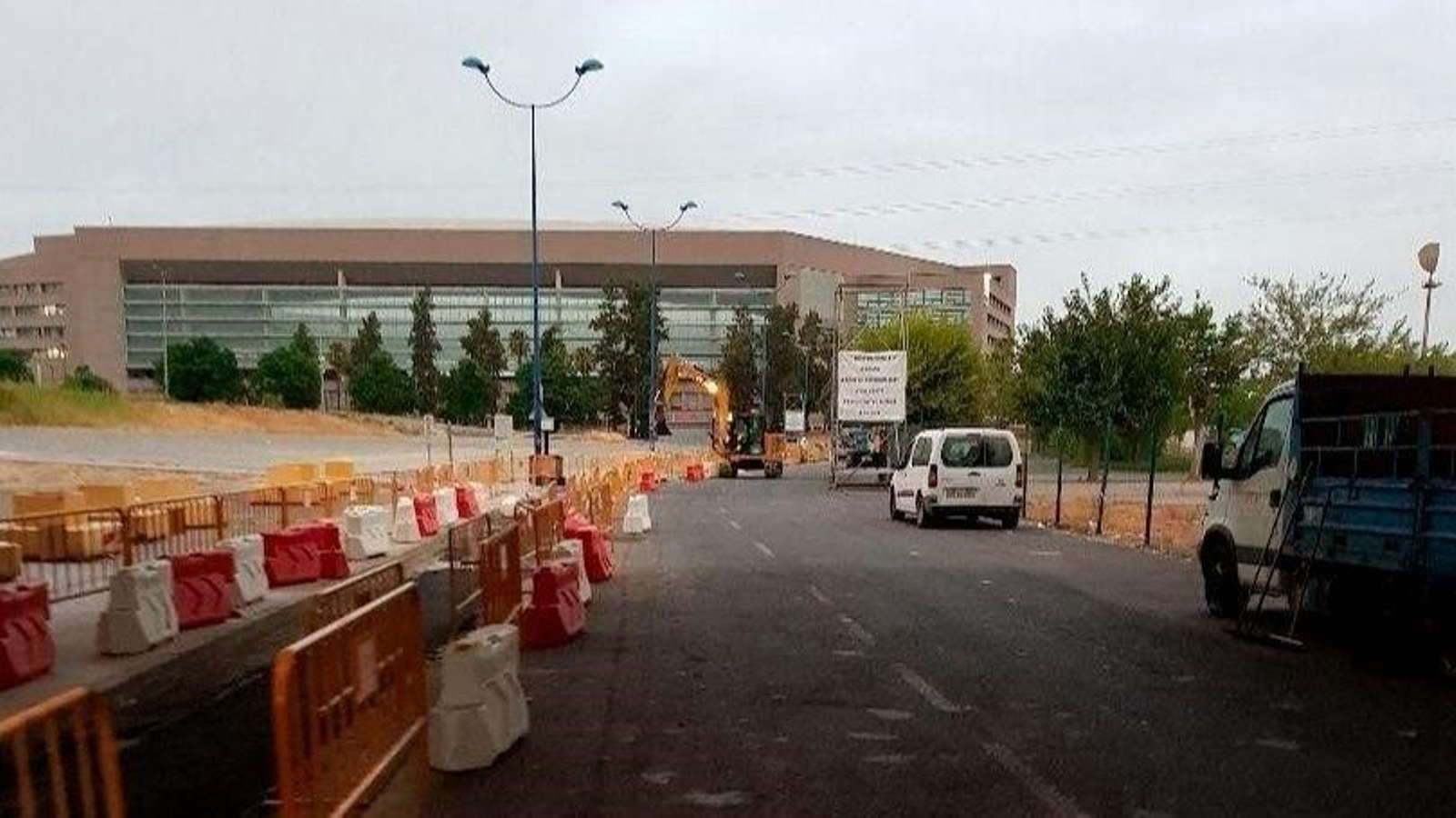 Obras de adecentamiento en el entorno del estadio de la Cartuja.