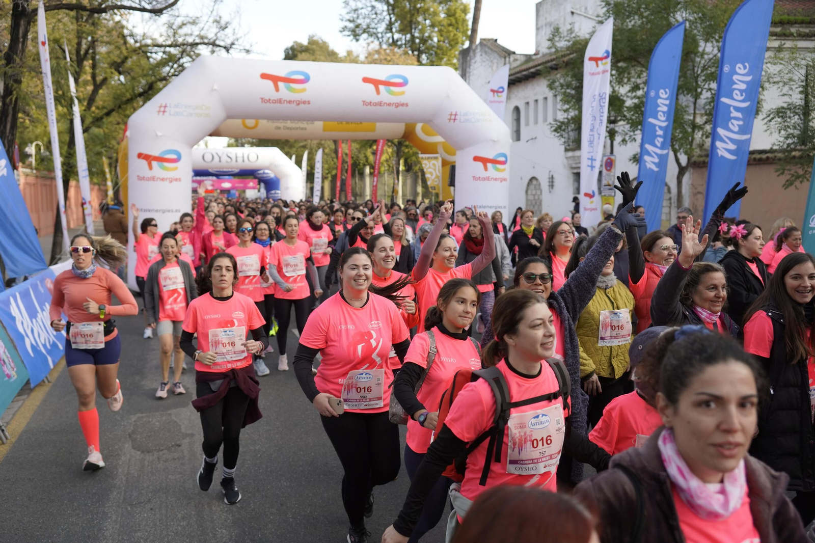 Búscate en las fotos de la Carrera de la Mujer de Sevilla