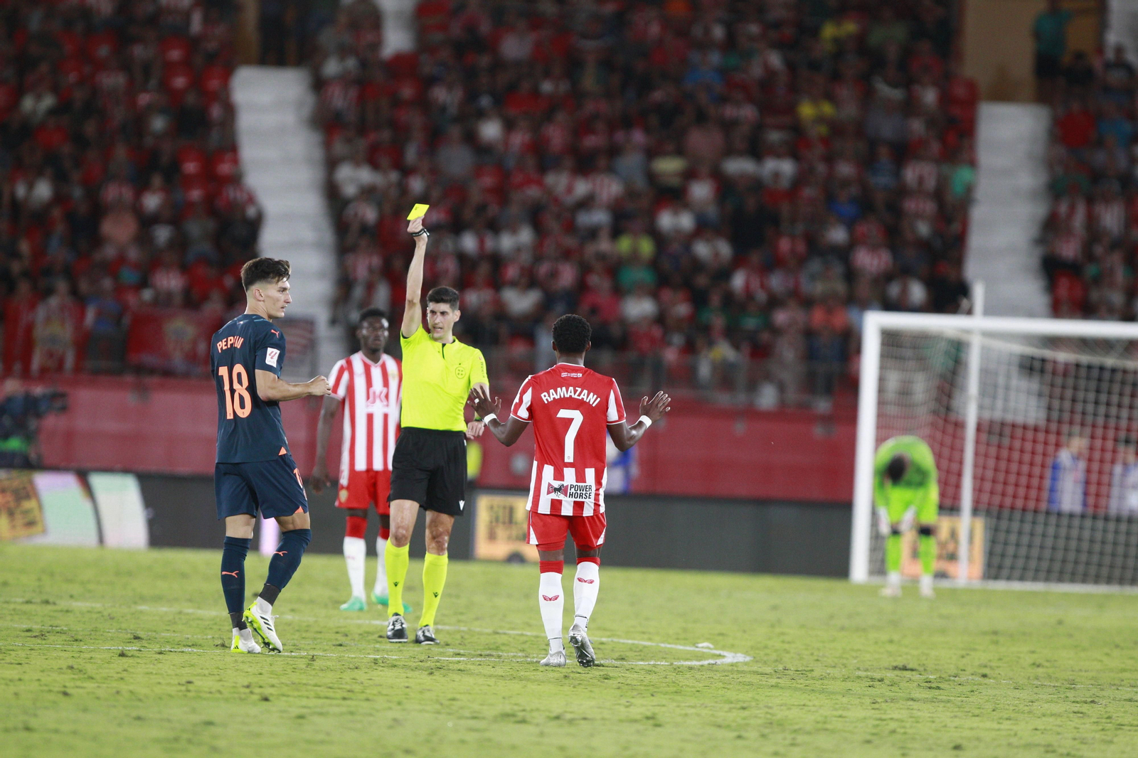 Imágenes del partido de La Liga Ea Sports U.D. Almería-Valencia C.F.