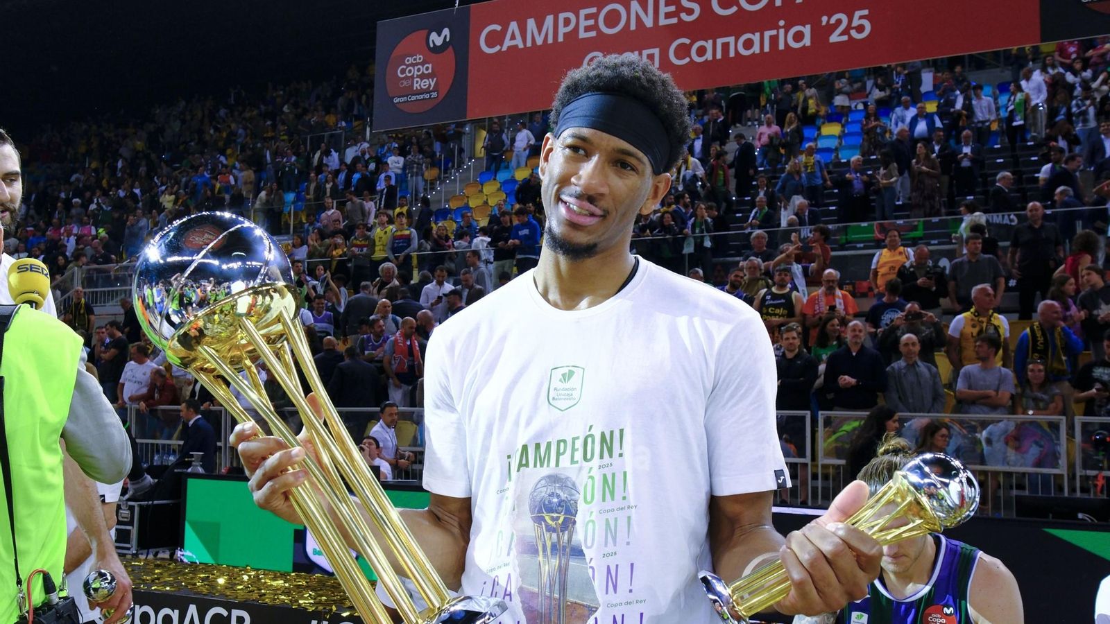 El Unicaja, campeón de Copa: Todas las imágenes del partido, la fiesta y la llegada a Málaga