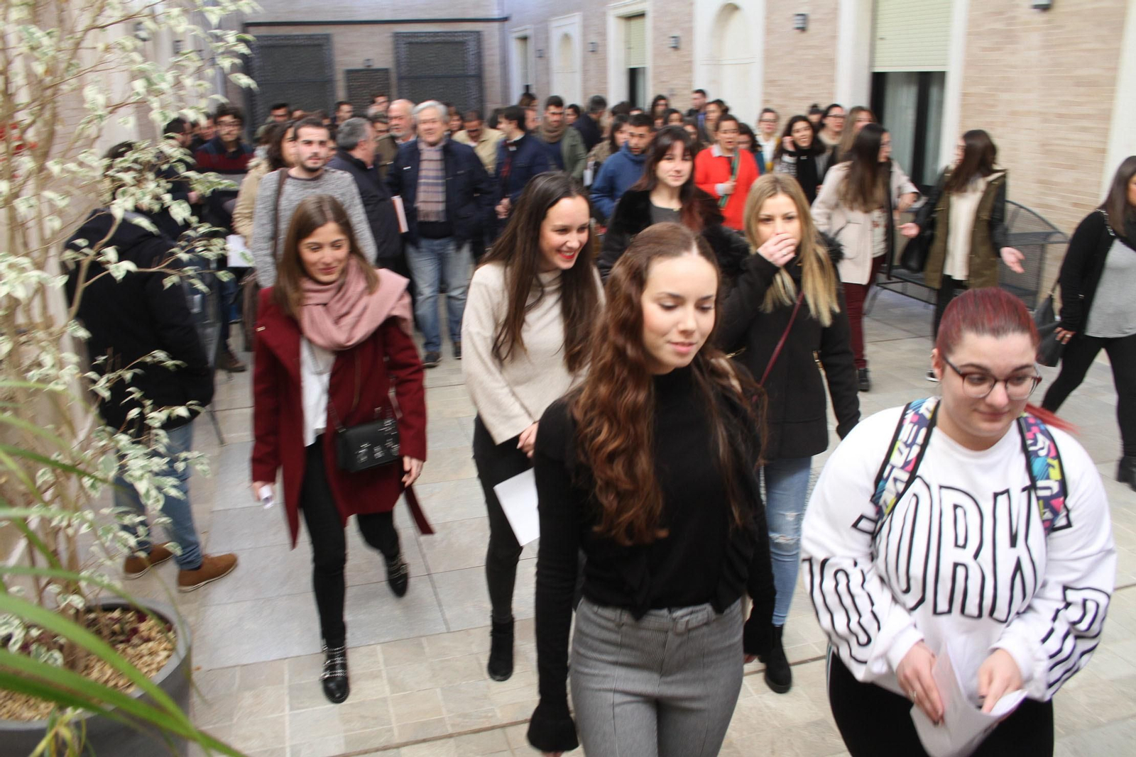 Acto de celebración de entrega y aceptación de las 63 becas del Plan HEBE (Huelva Experiencias Basadas en el Empleo)
