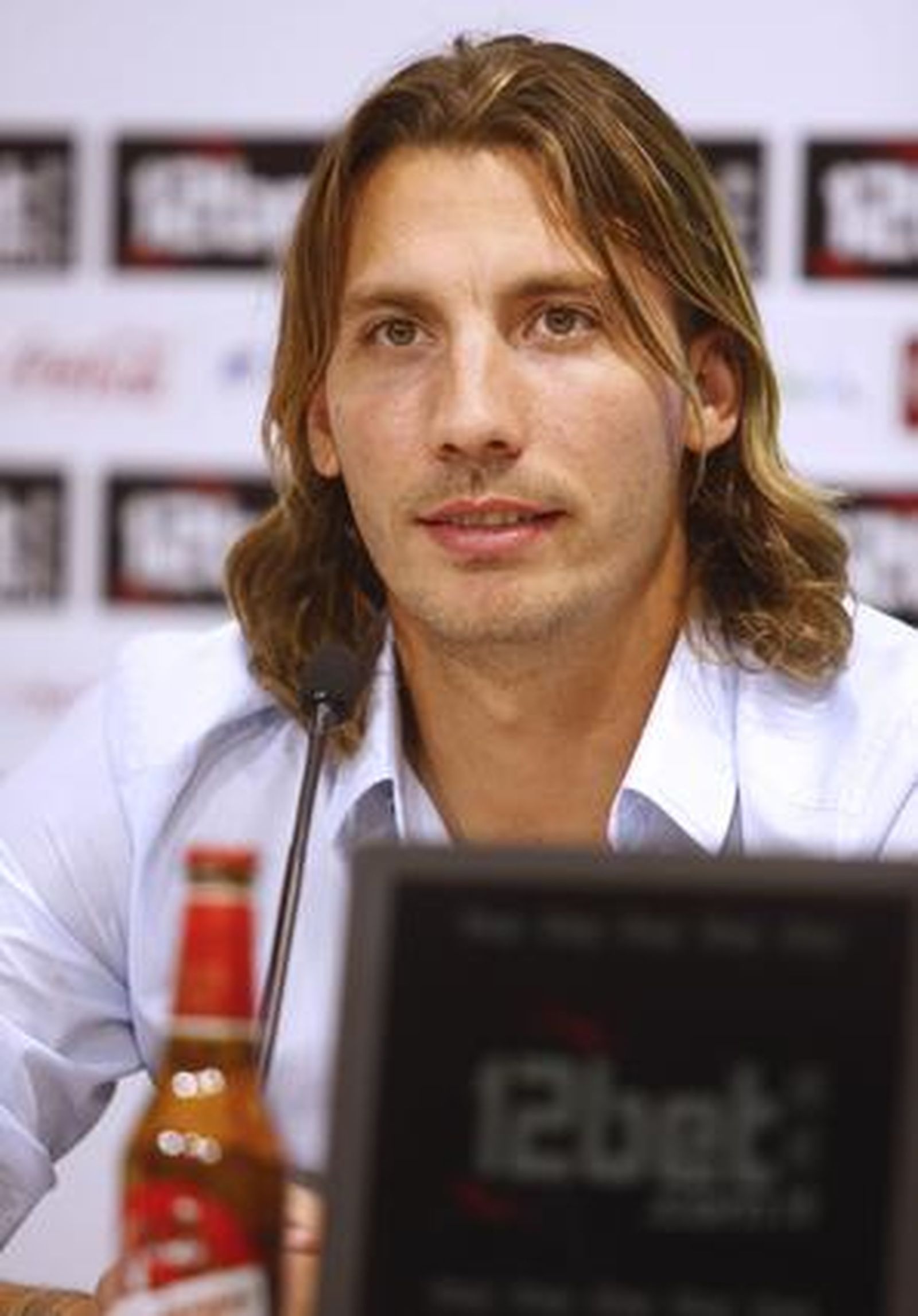 Alexis Ruano durante su presentación como nuevo jugador del Sevilla.

Foto: Belén Vargas