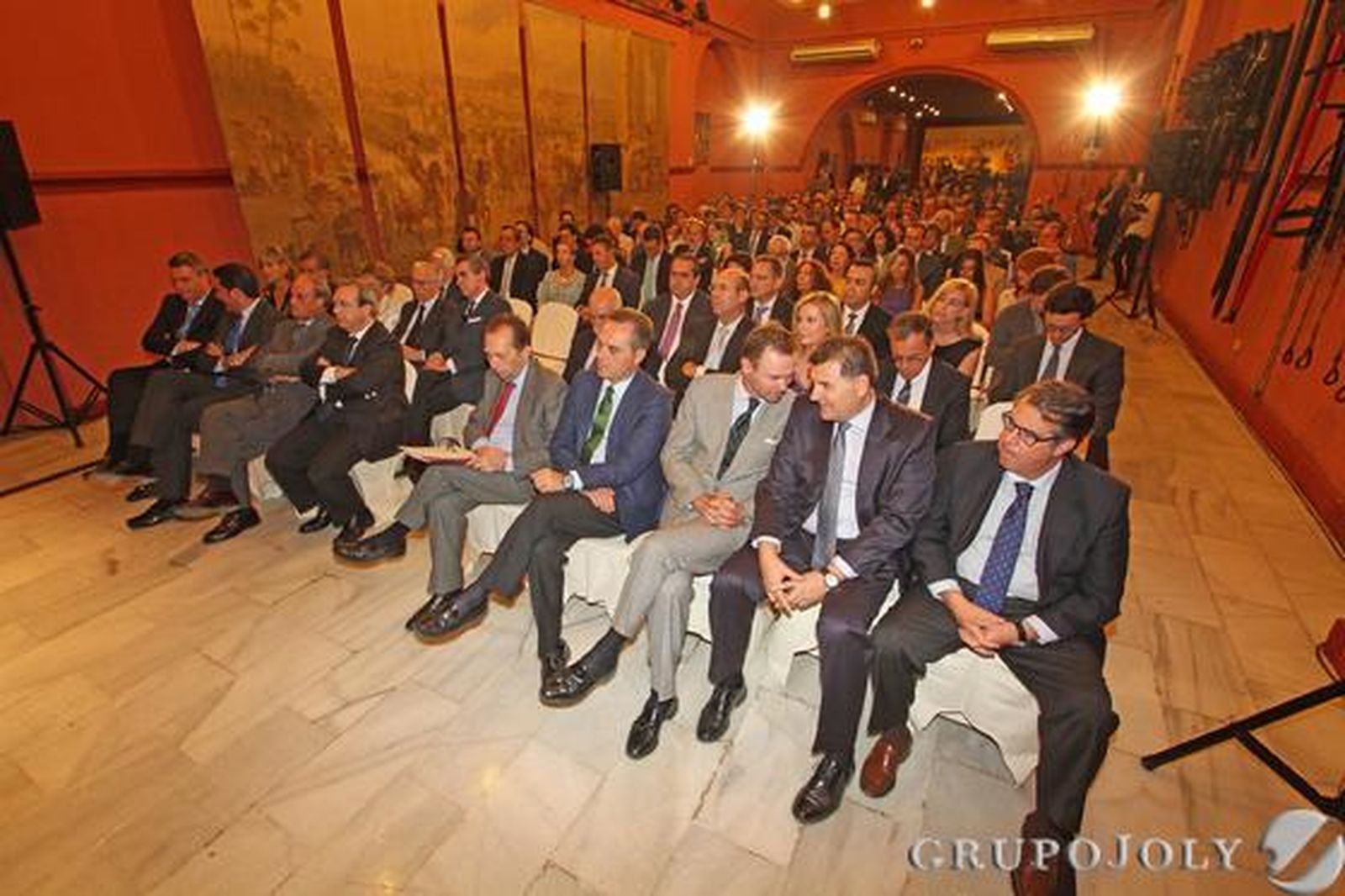 Un aspecto del salón del Museo de Carruajes en el que se celebró el acto.

Foto: Belen Vargas-Juan Carlos Vazquez-Manuel Gomez