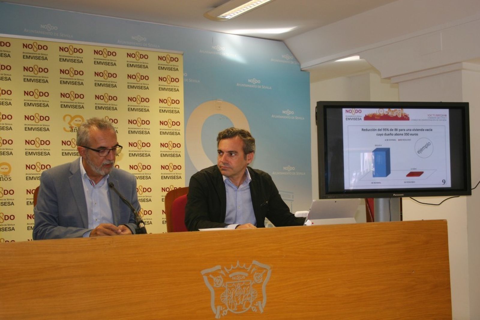 Juan Manuel Flores y Felipe Castro durante la rueda de prensa de esta mañana.