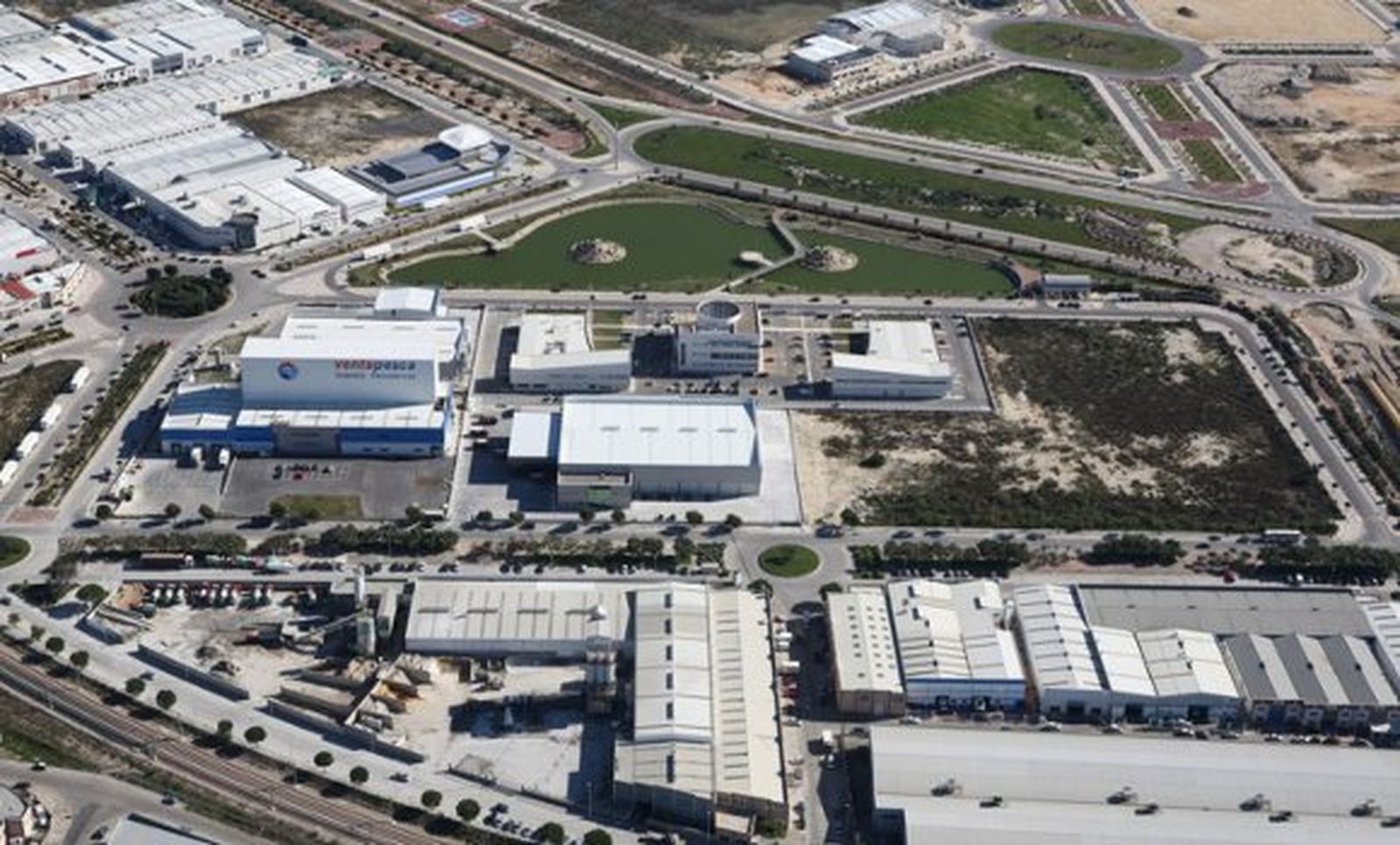 Finaliza la adecuación de 4 locales del Centro de Negocios Las Salinas