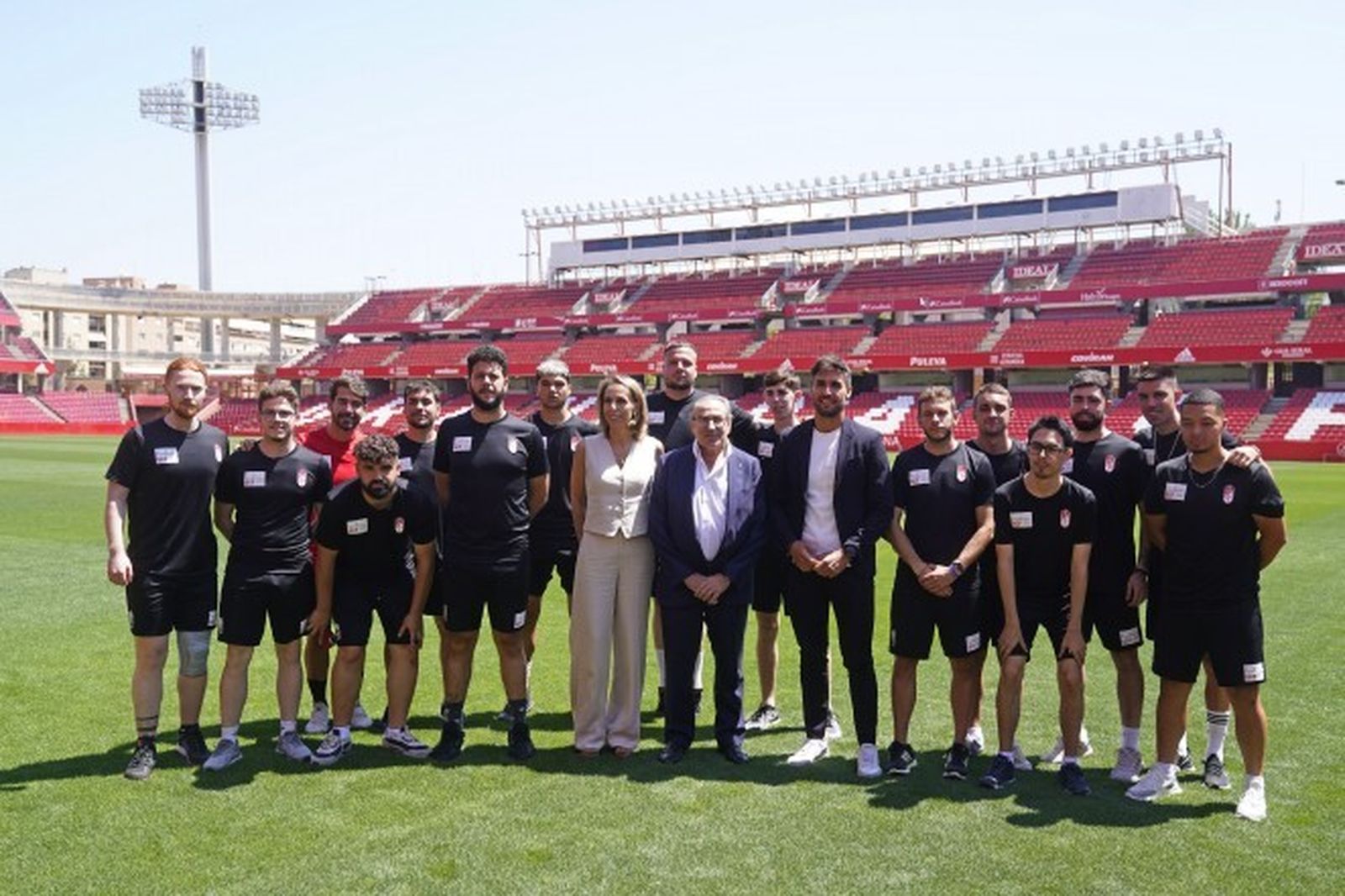 Pepe Macanás, en el centro, junto a los participantes del Campus.