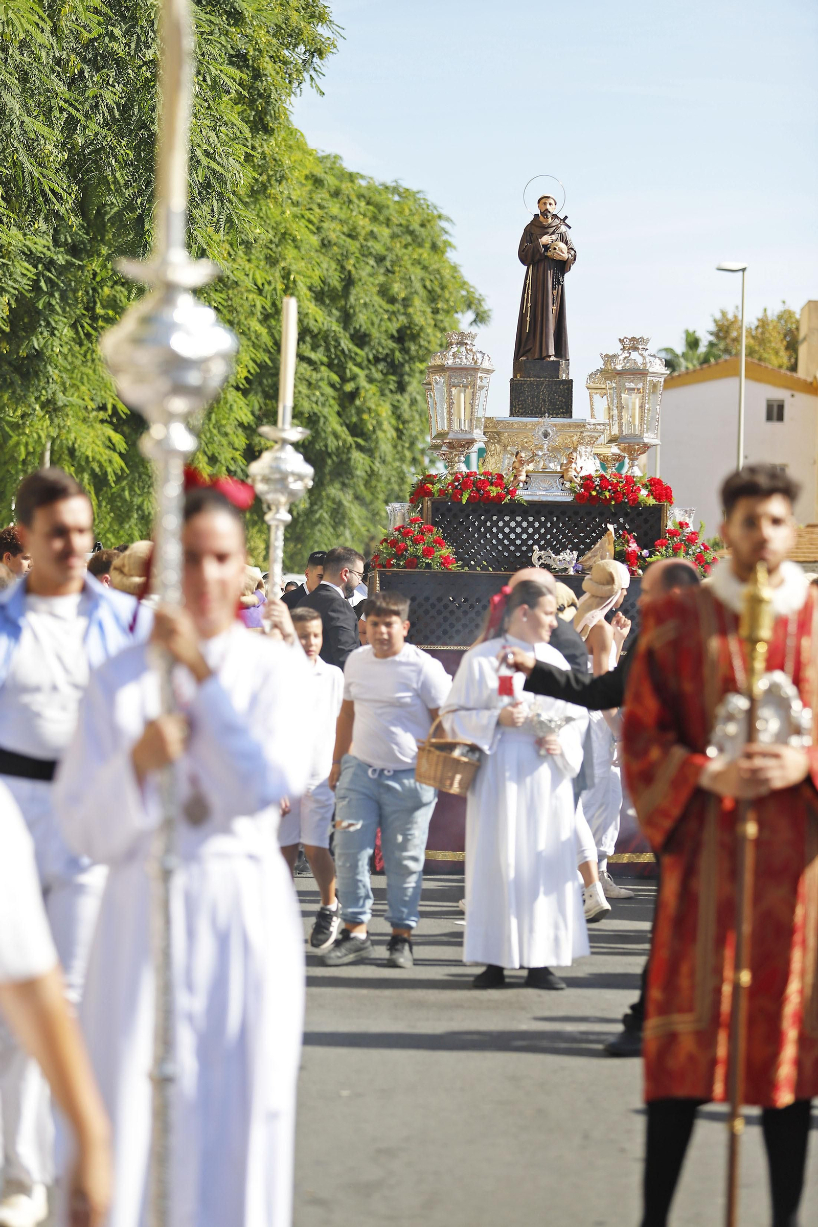 Imágenes de la procesión de San Francisco de Asís por las calles de Pérez Cubillas