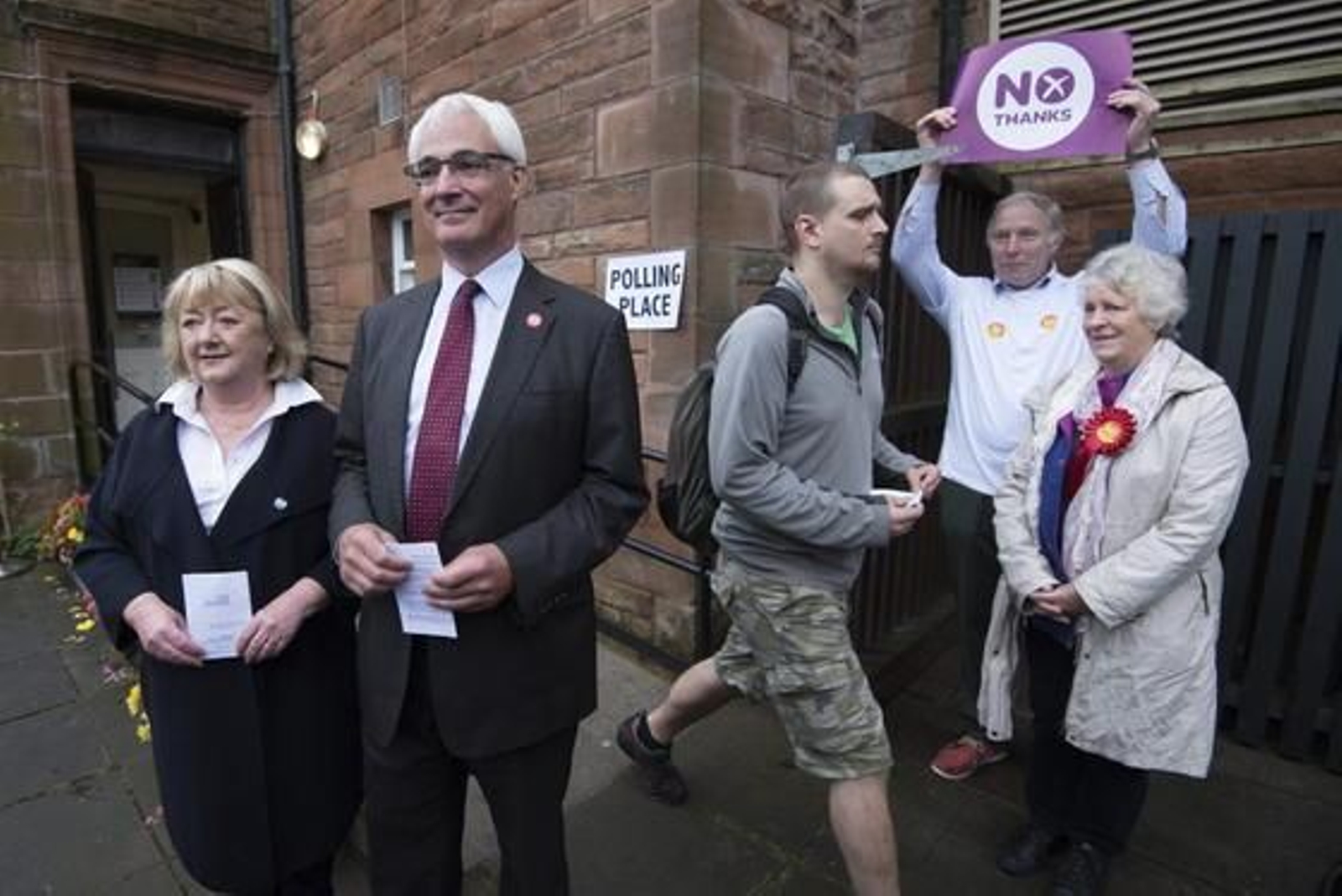 Alistair Darling entrando a votar. 

Foto: EFE