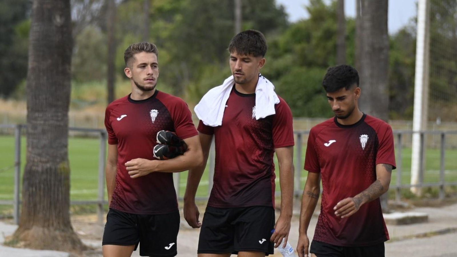 Mati Barboza, en el centro de la imagen, junto a Isma Ruiz y Calderón en un entrenamiento del Córdoba CF. Mati Barboza, en el centro de la imagen, junto a Isma Ruiz y Calderón en un entrenamiento del Córdoba CF.