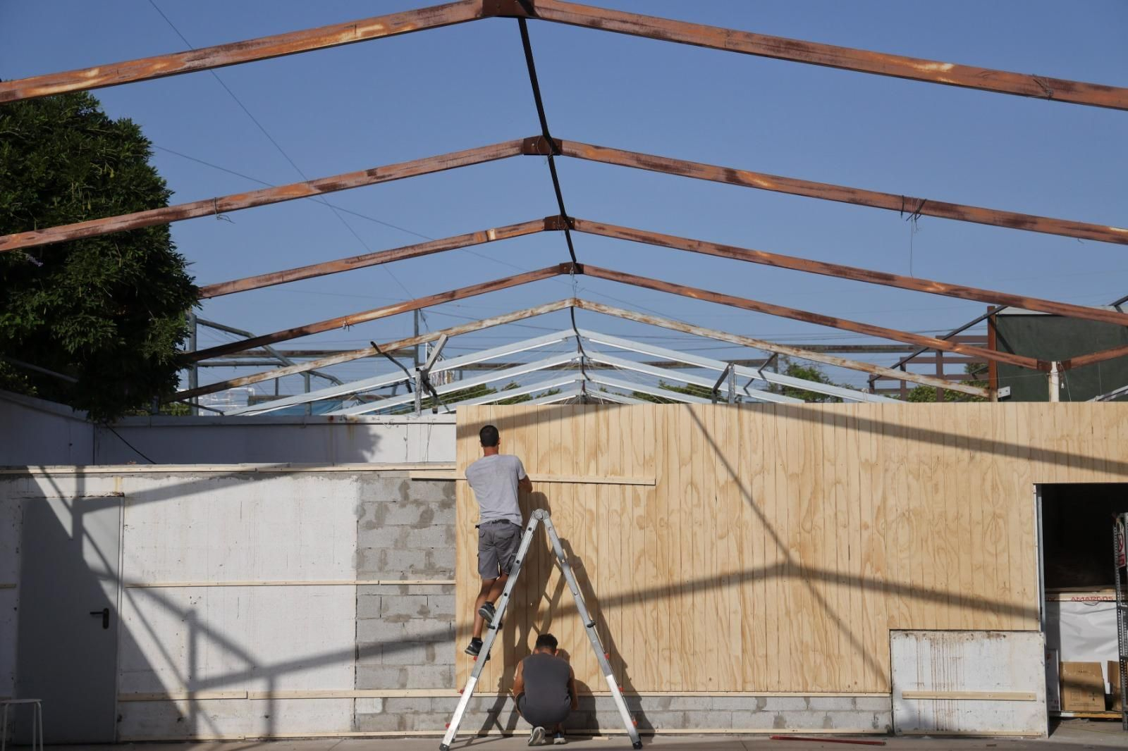 Comienza la cuenta atrás para la Feria de Málaga, en imágenes