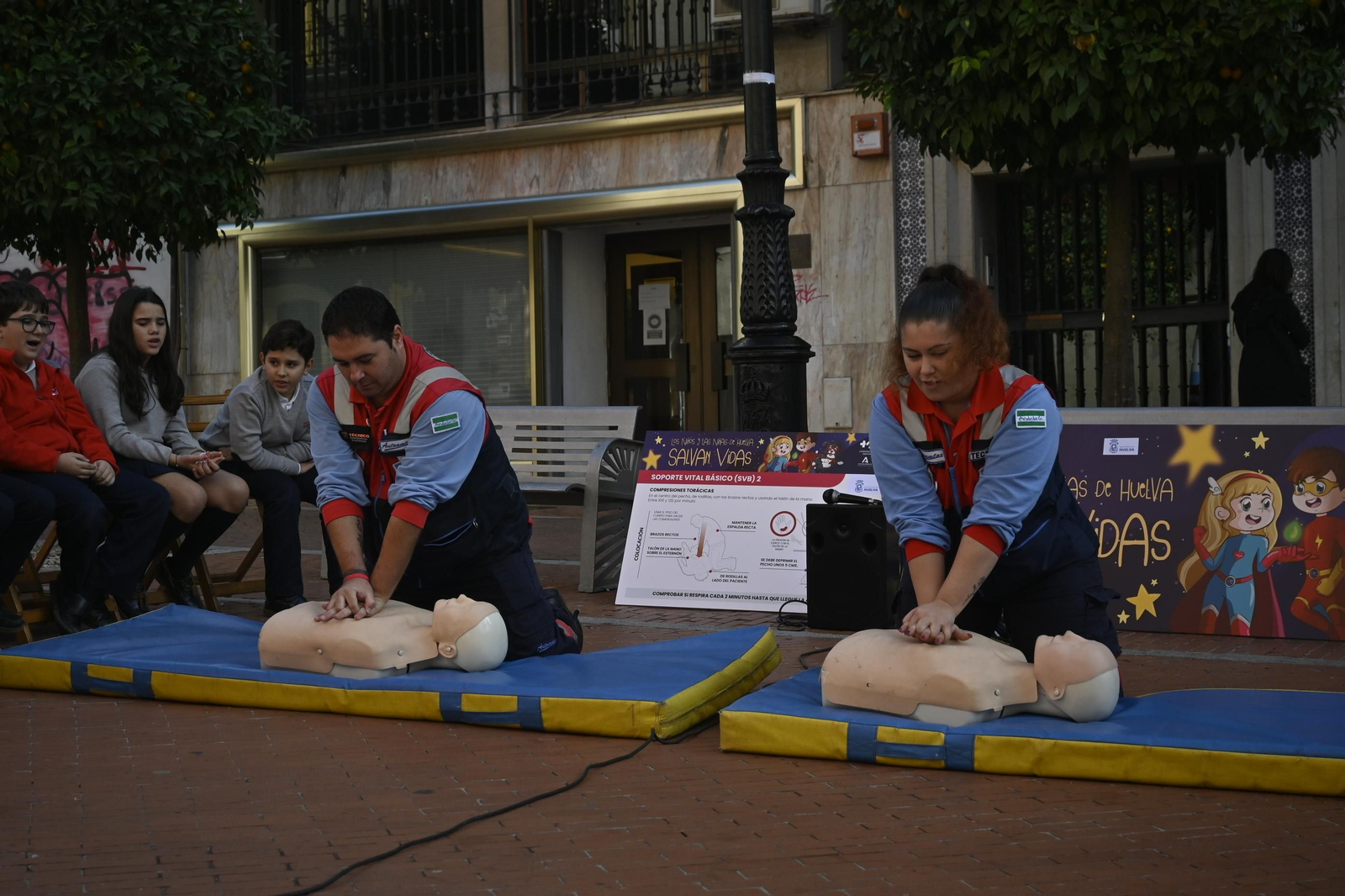Los niños del Cardenal Spínola aprenden a salvar vidas.