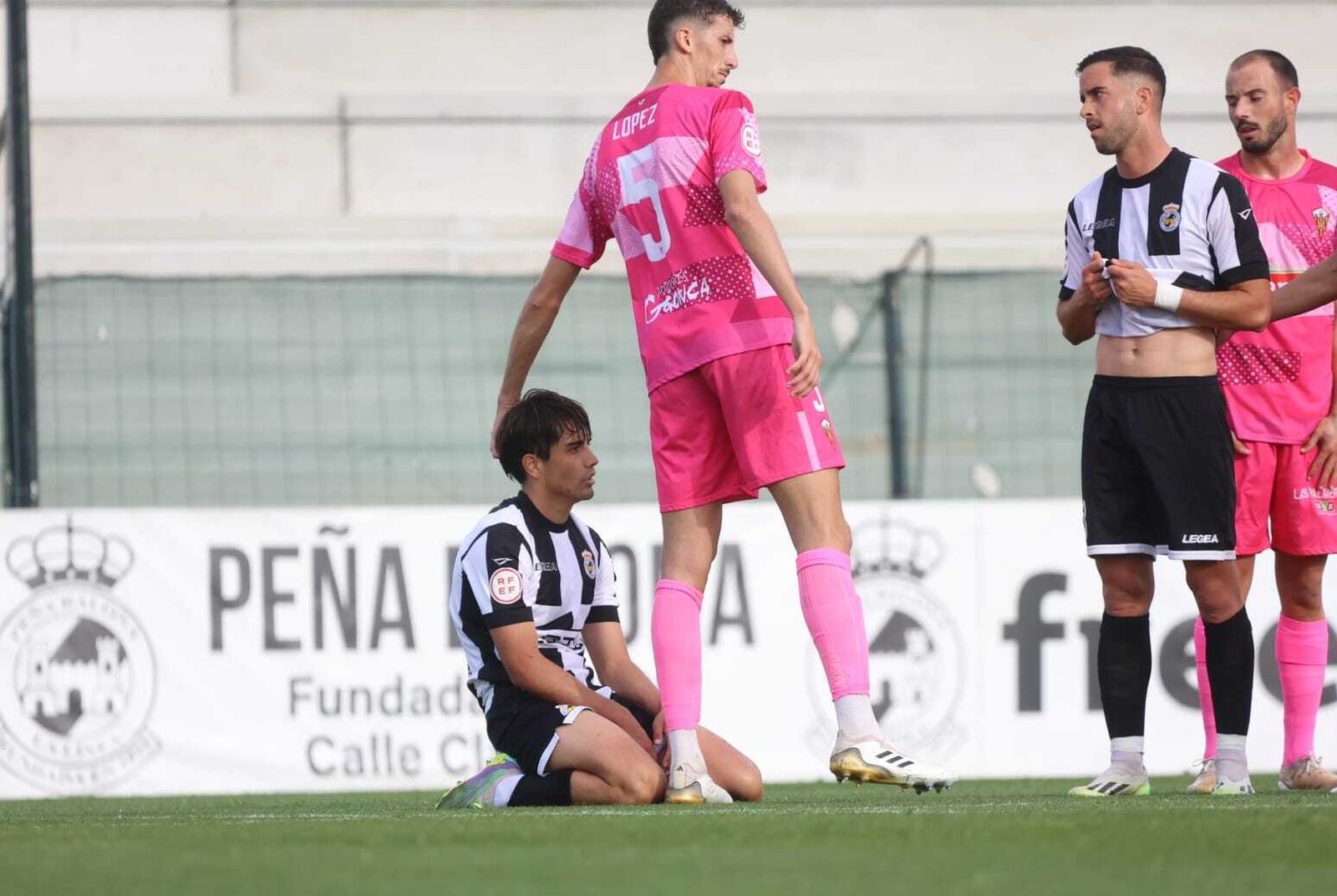 El Balompédica Linense-San Roque de Lepe, en imágenes