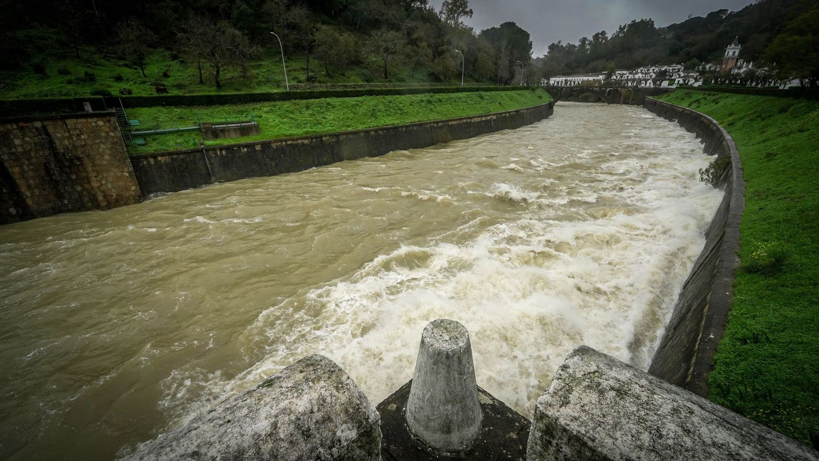 Imágenes del estado actual de los embalses de los Hurones, Guadalcacín y Bornos